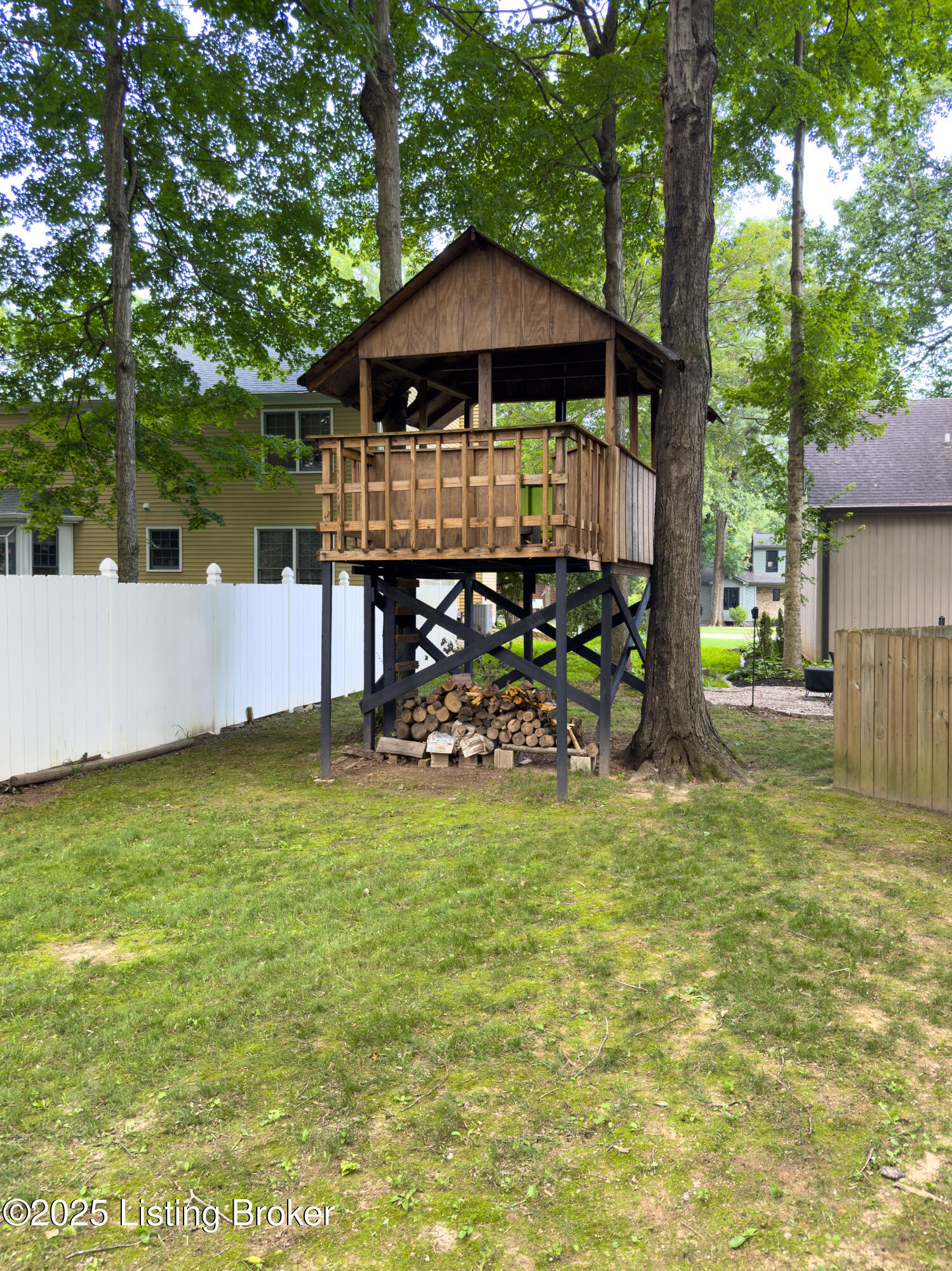 12909 Wooded Forest Rd