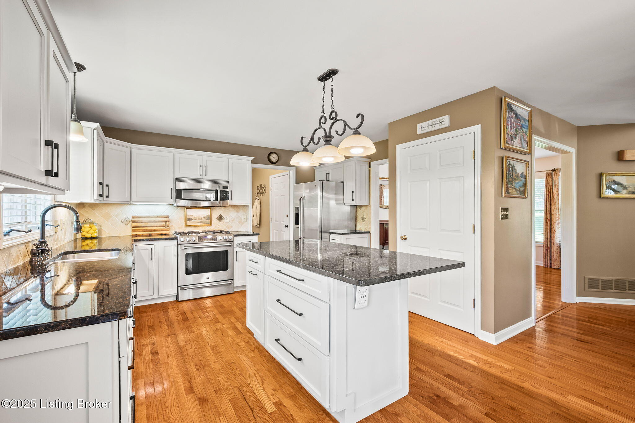 4423 Grand Cir