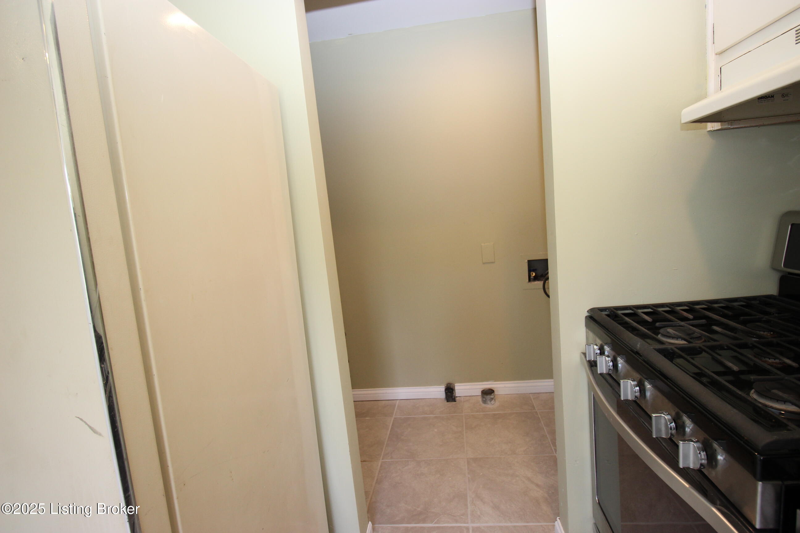 6111 Gloria Ln