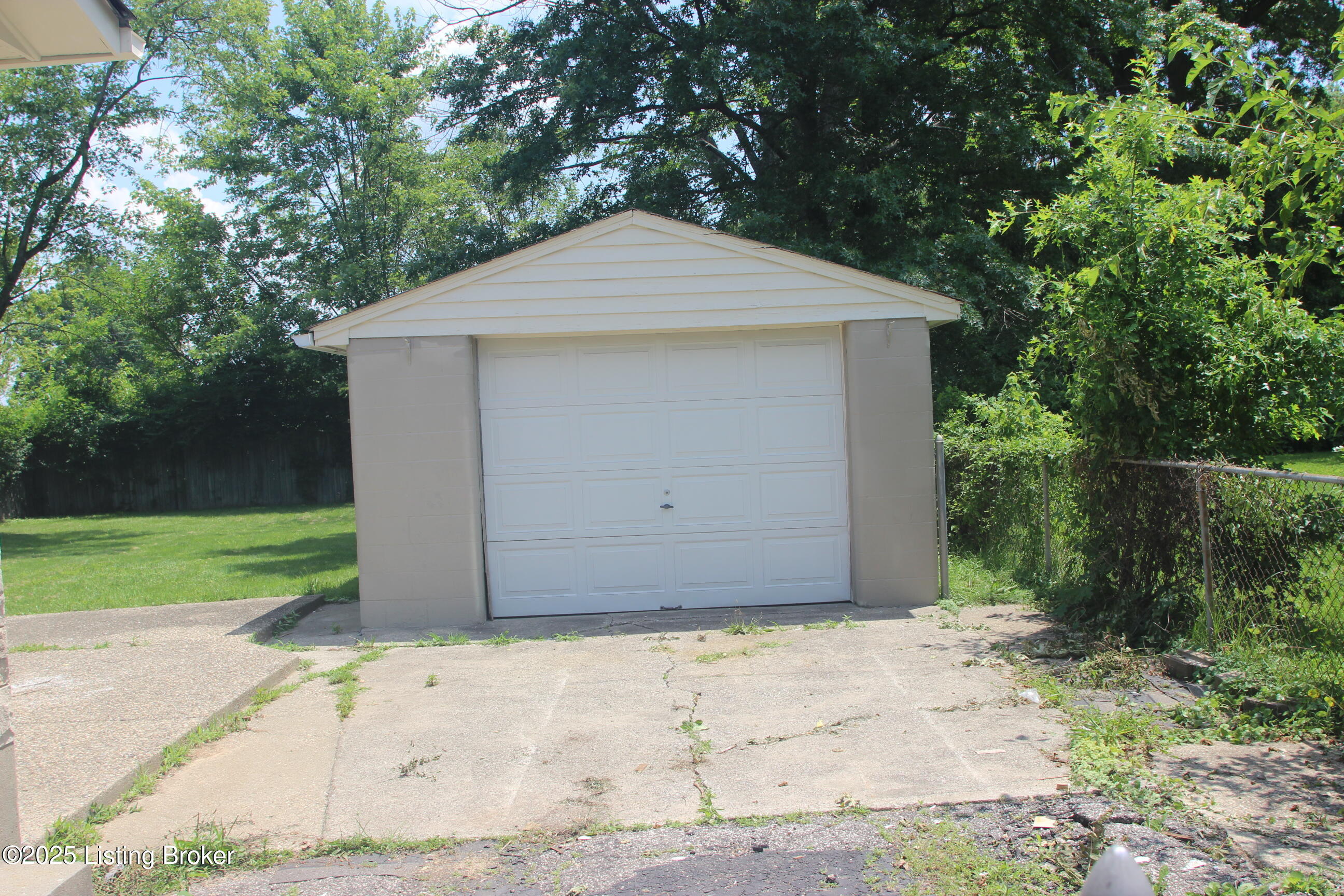 6111 Gloria Ln