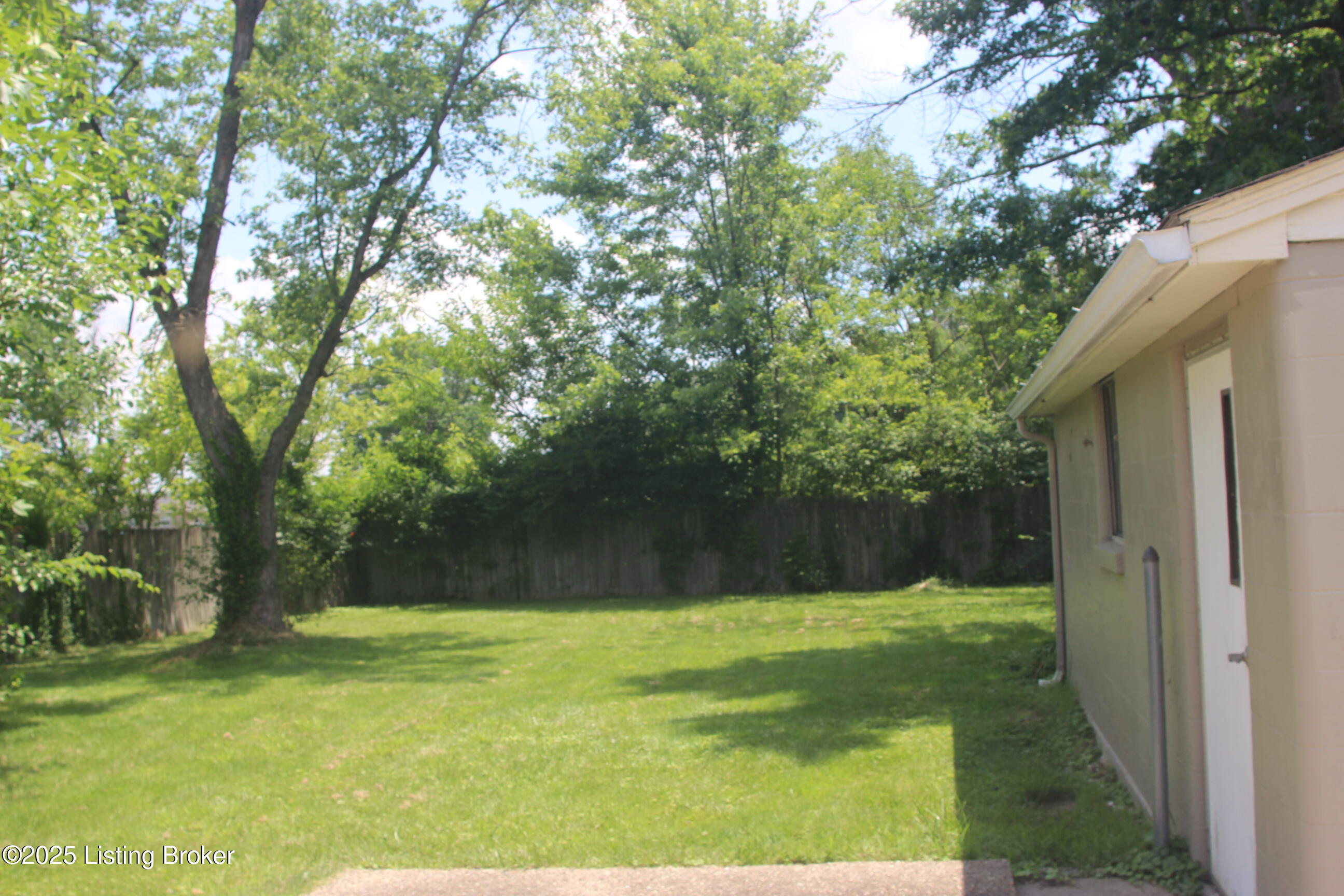 6111 Gloria Ln