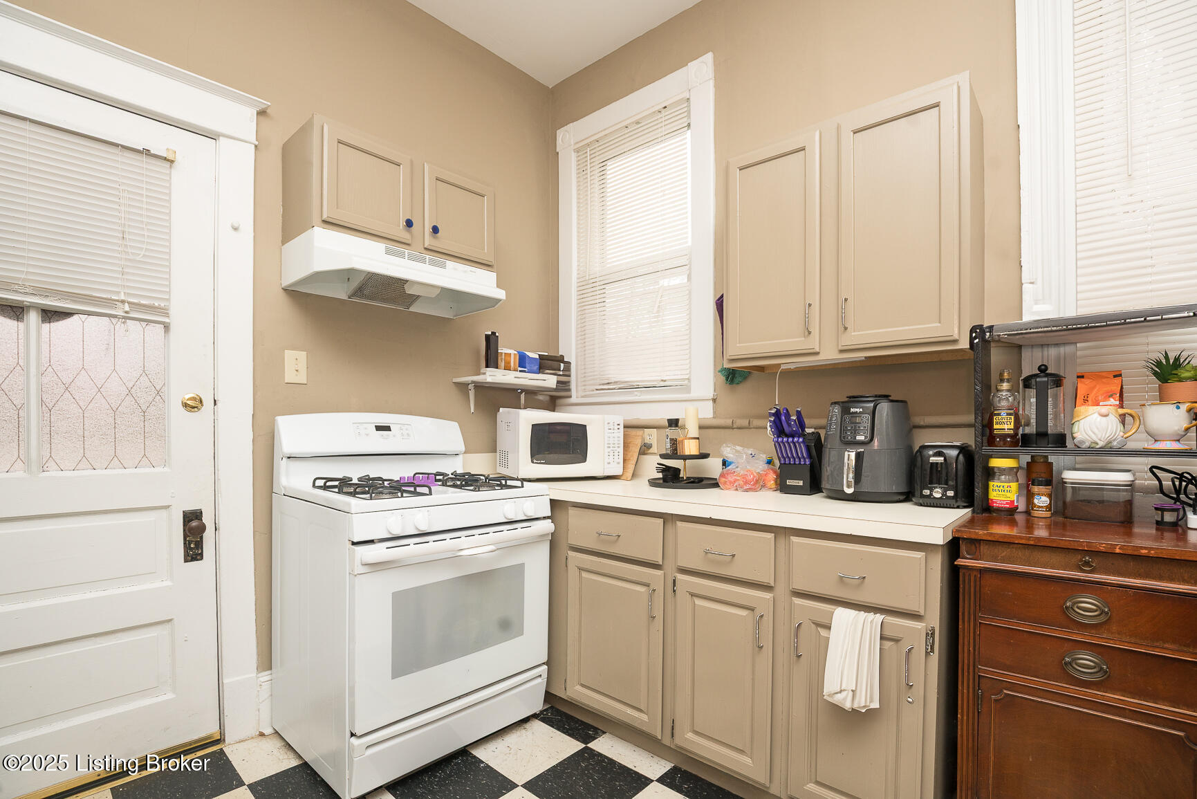 2120 Grinstead Dr