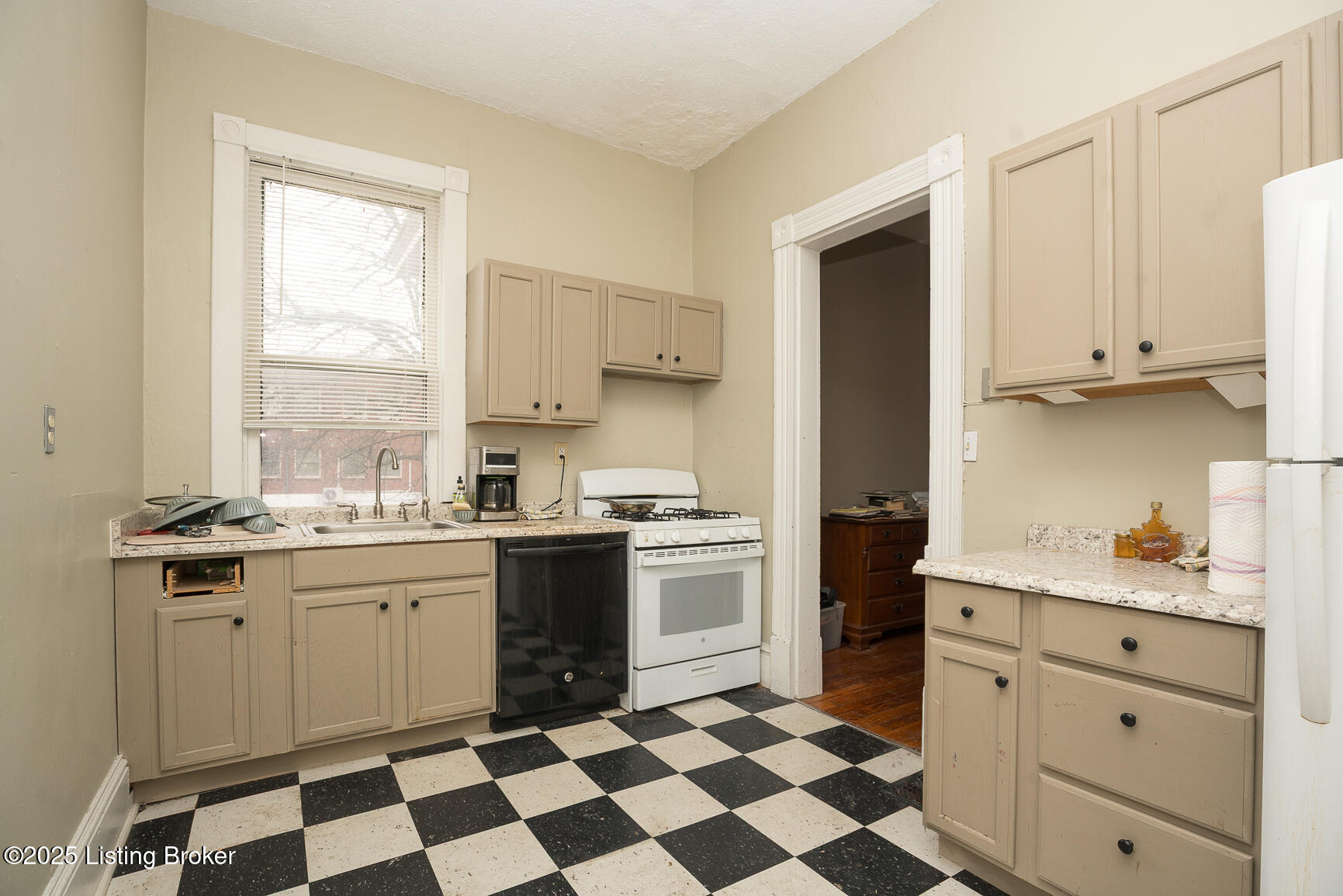 2120 Grinstead Dr