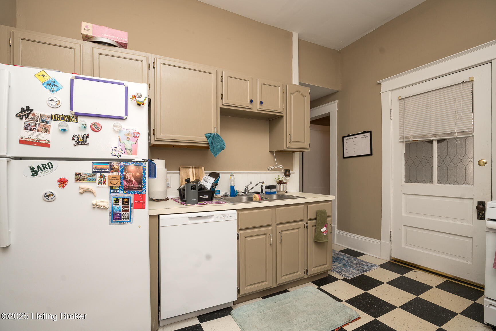 2120 Grinstead Dr