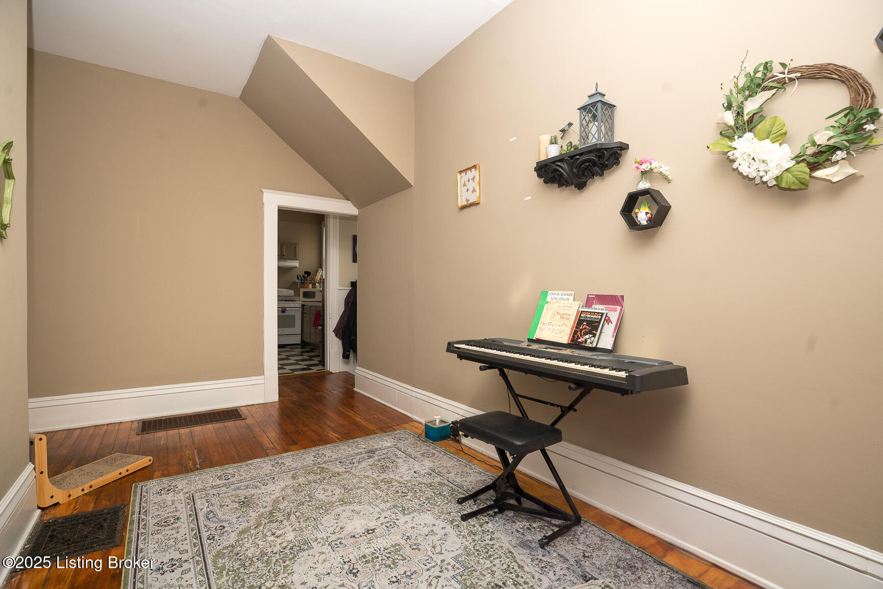 2120 Grinstead Dr