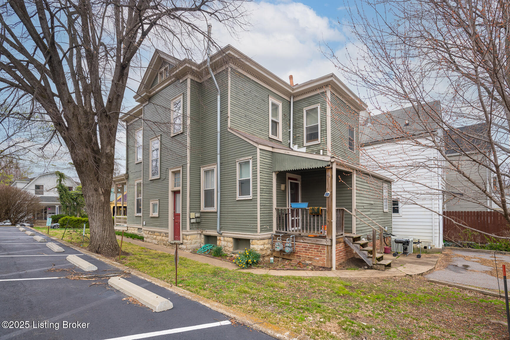 2120 Grinstead Dr