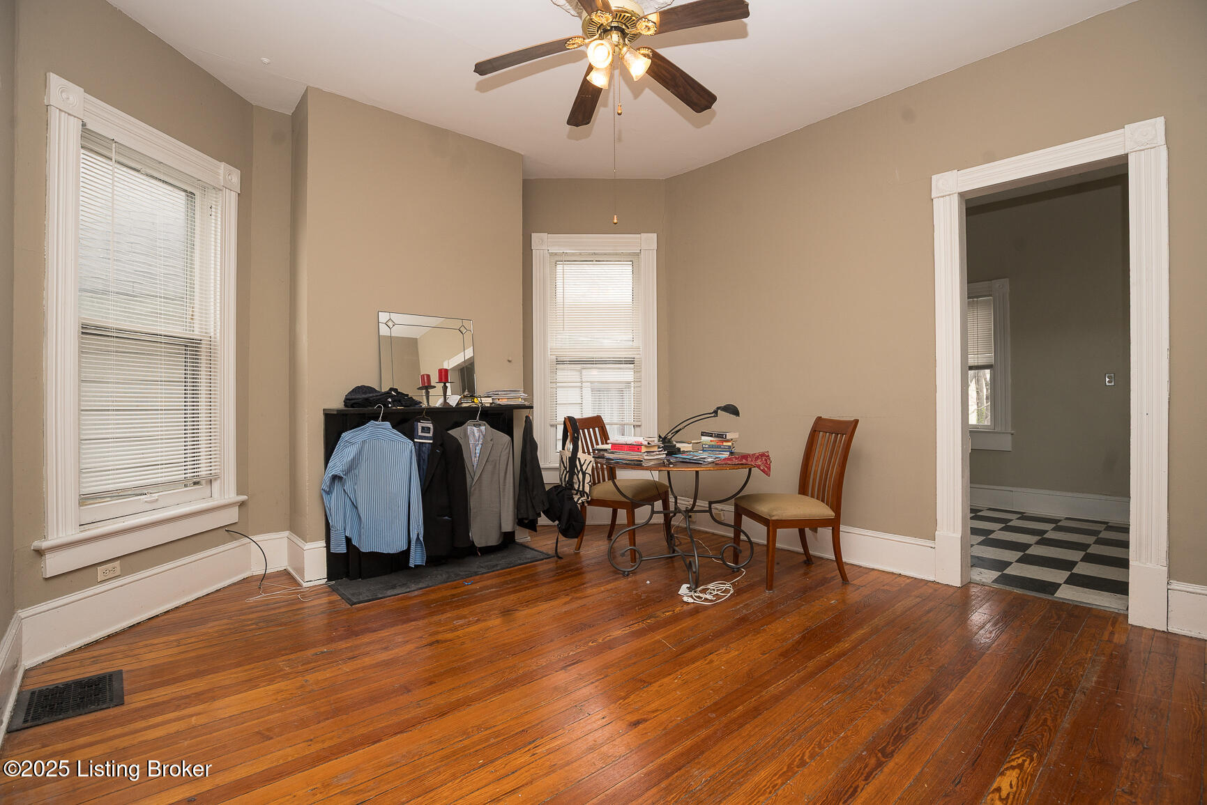 2120 Grinstead Dr