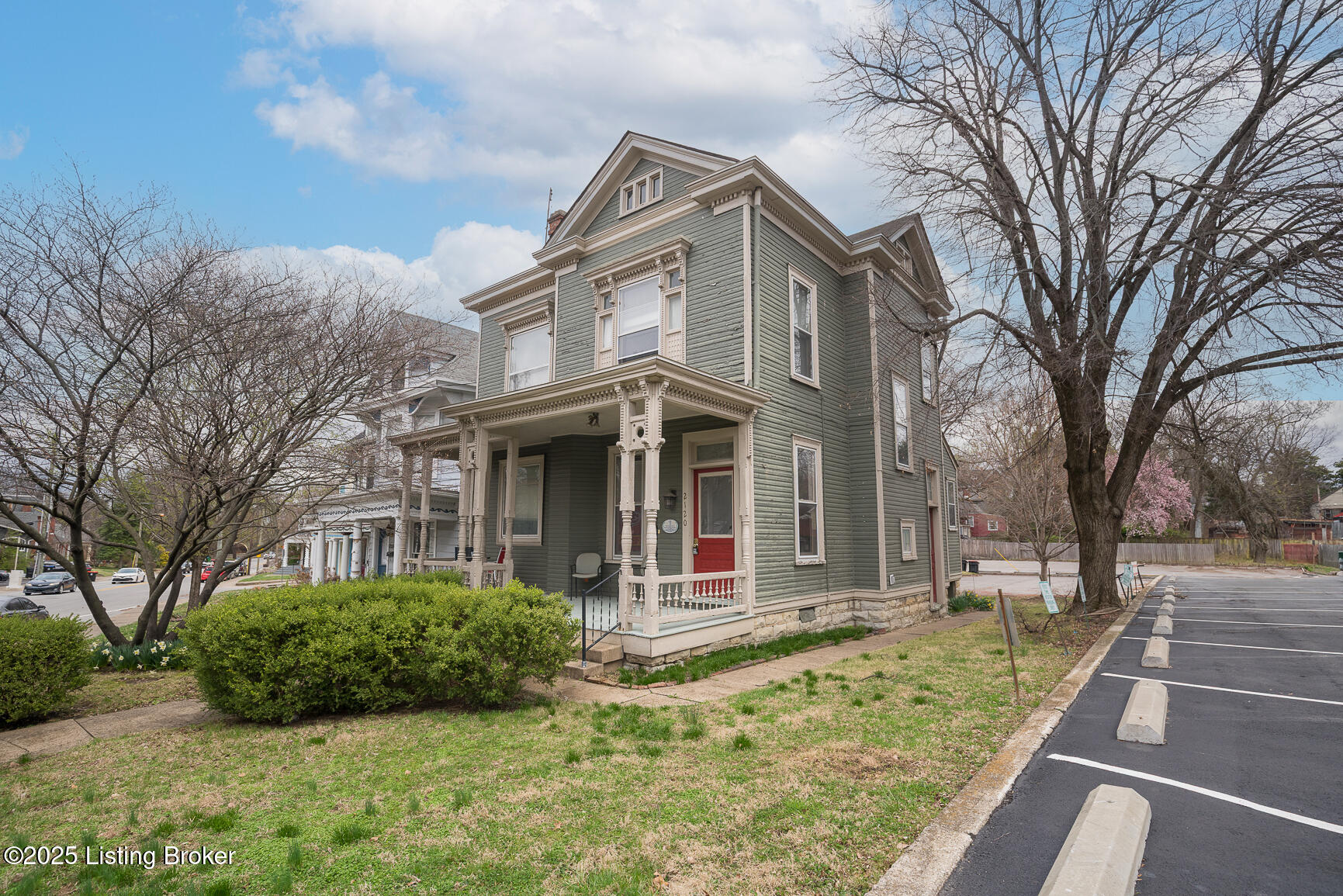 2120 Grinstead Dr