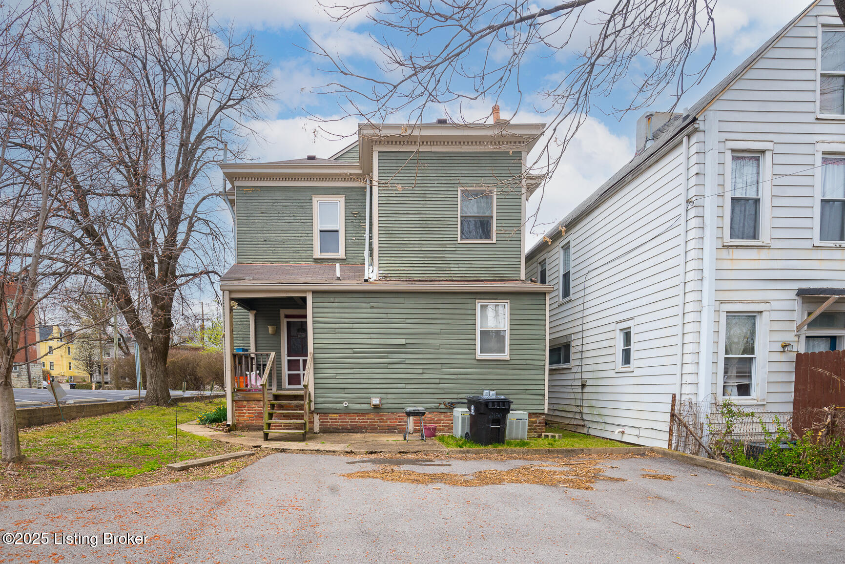 2120 Grinstead Dr