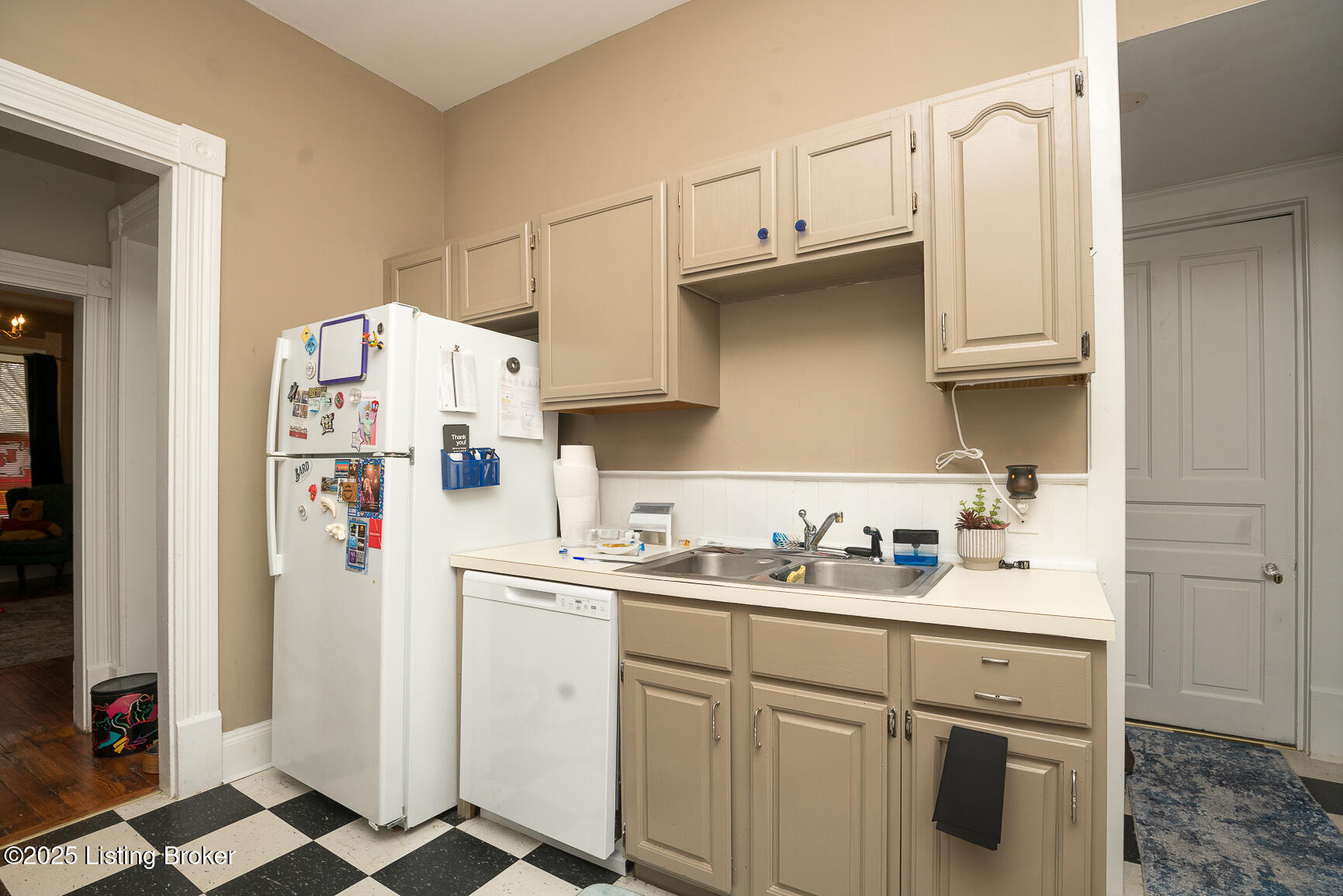 2120 Grinstead Dr
