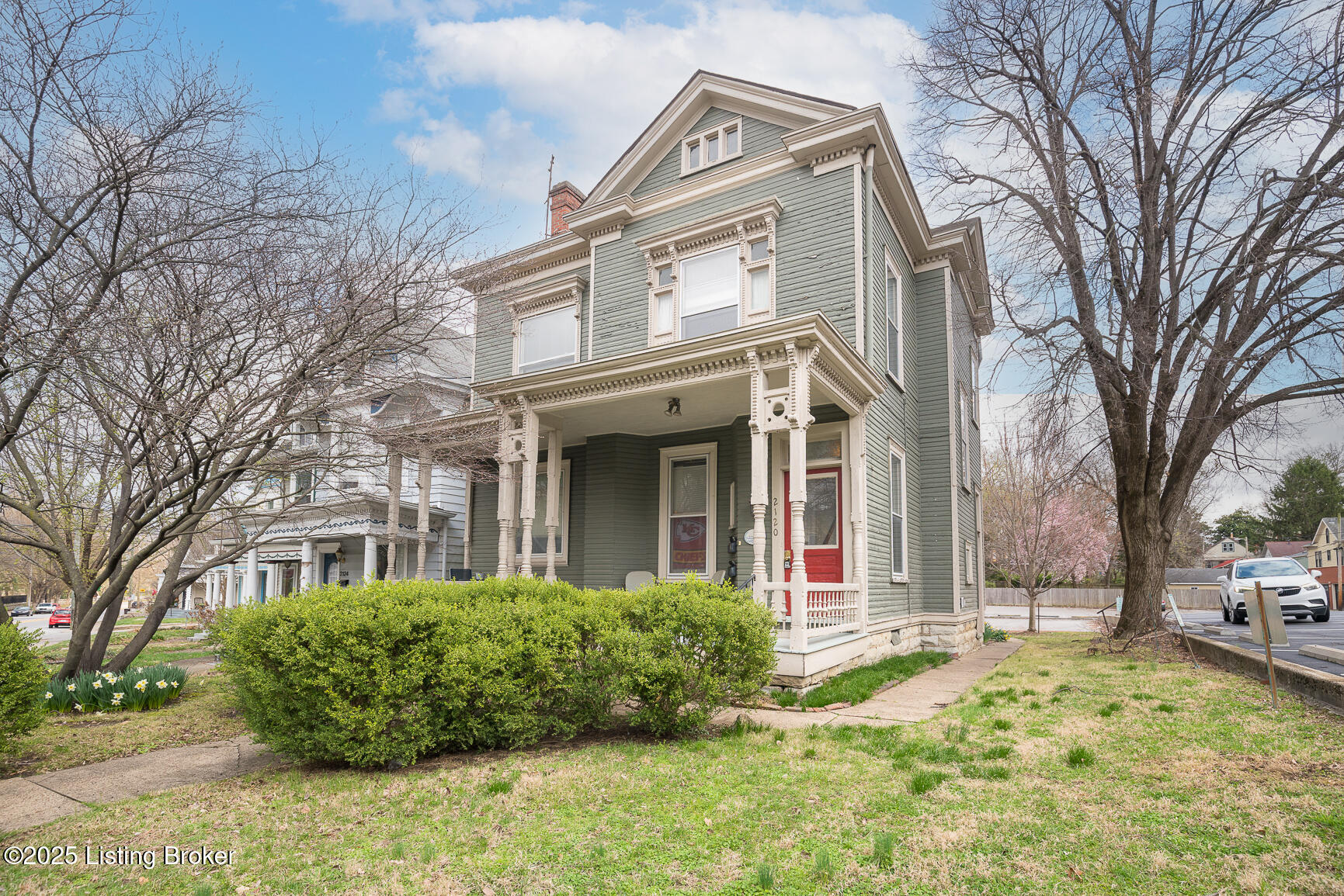 2120 Grinstead Dr