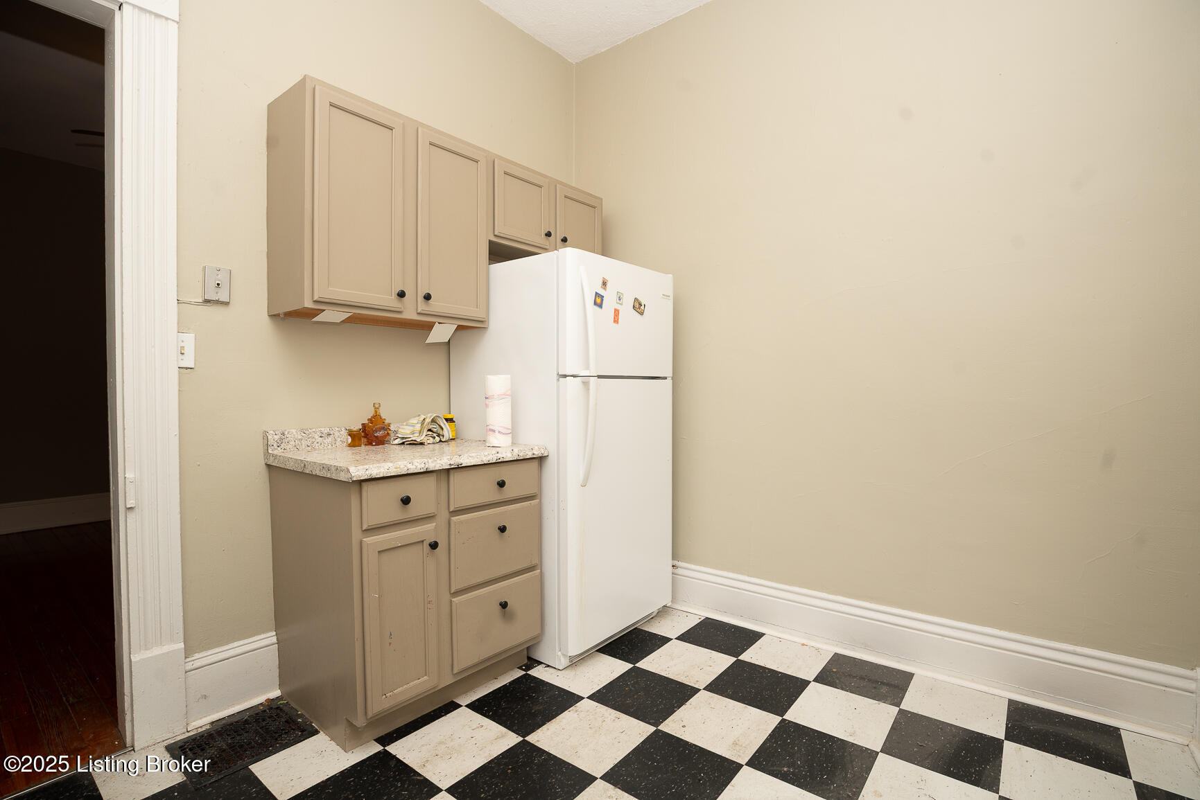 2120 Grinstead Dr