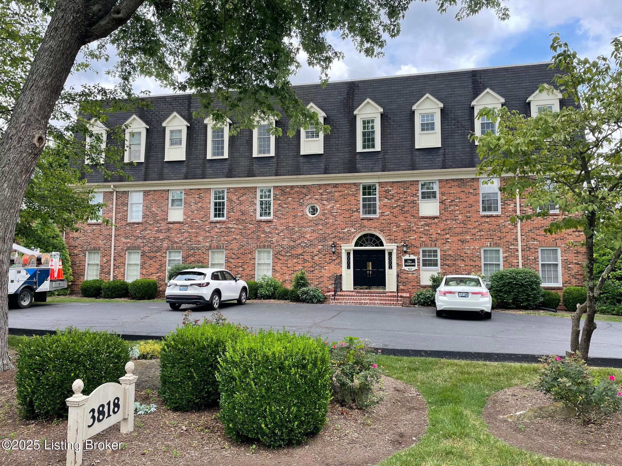 3818 Washington Square 11