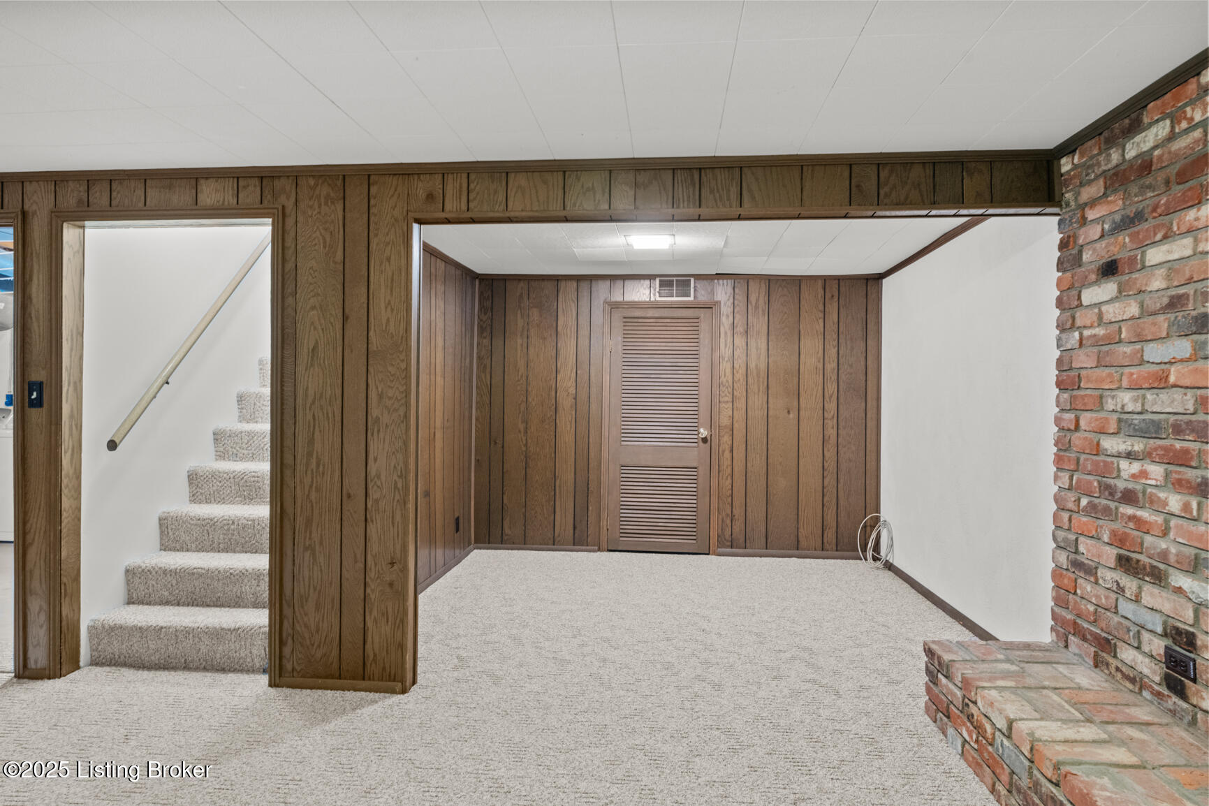 4011 White Plains Ct