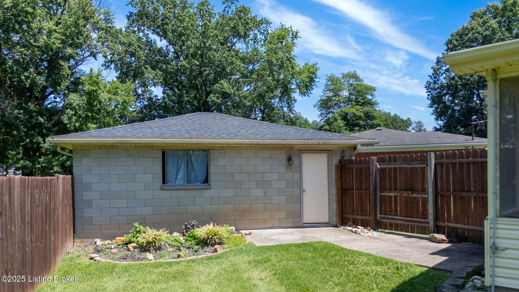 7502 Sam Ct