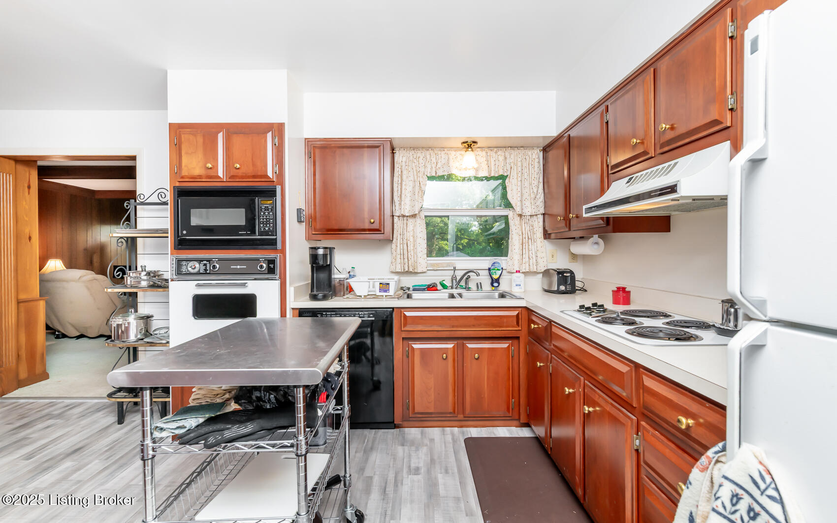 6913 Green Manor Dr