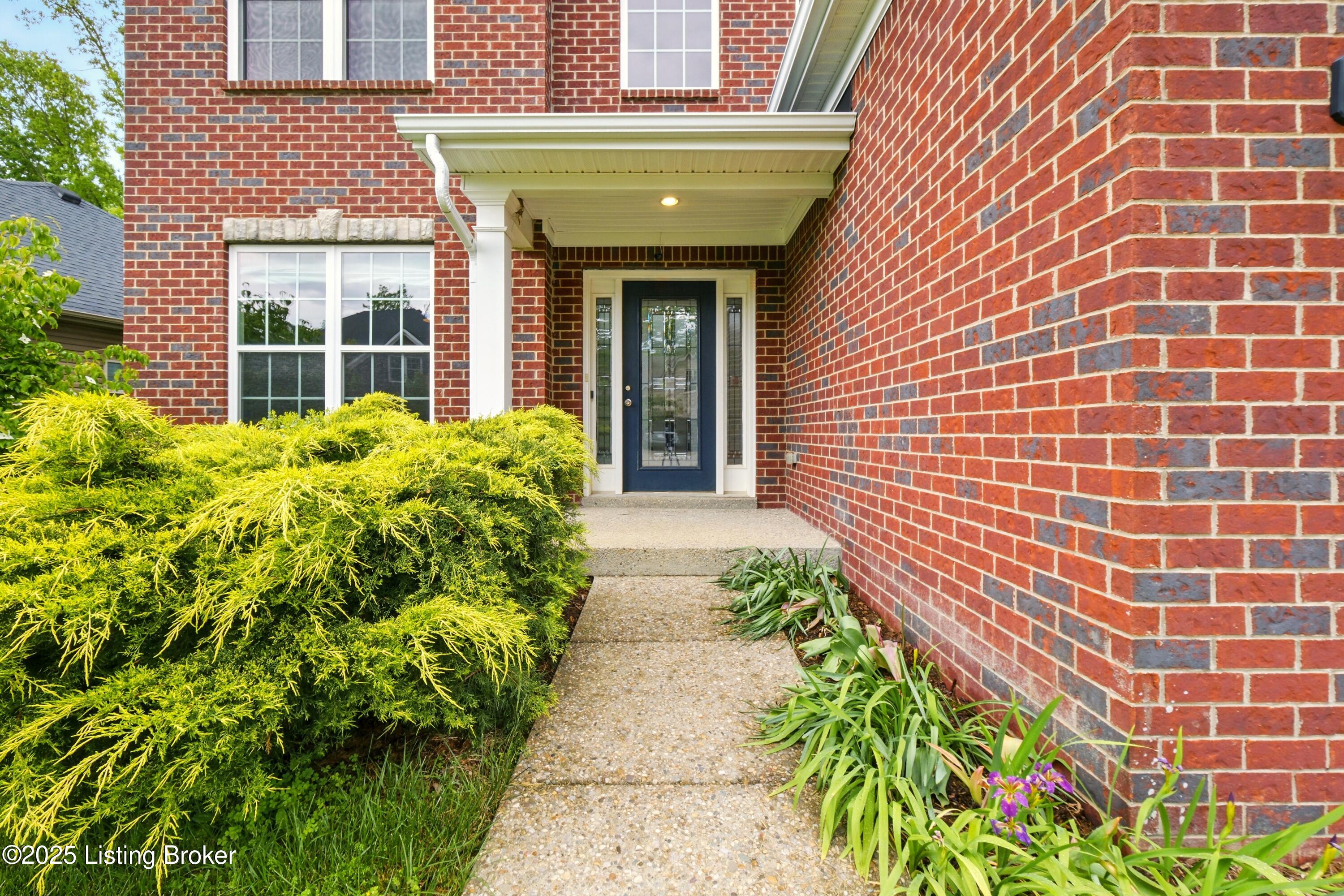 566 Wooded Falls Rd