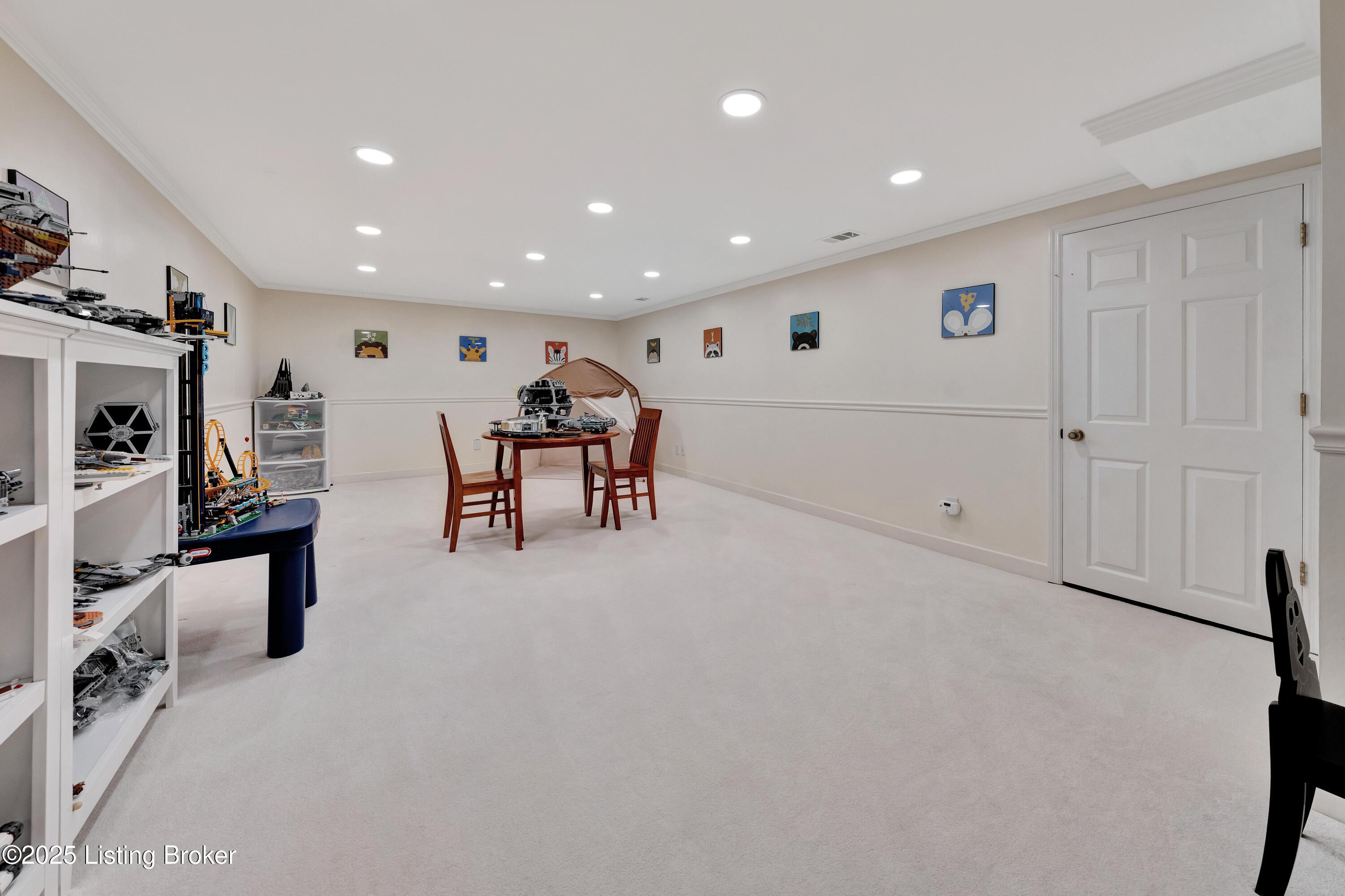 912 Albemarle Ct