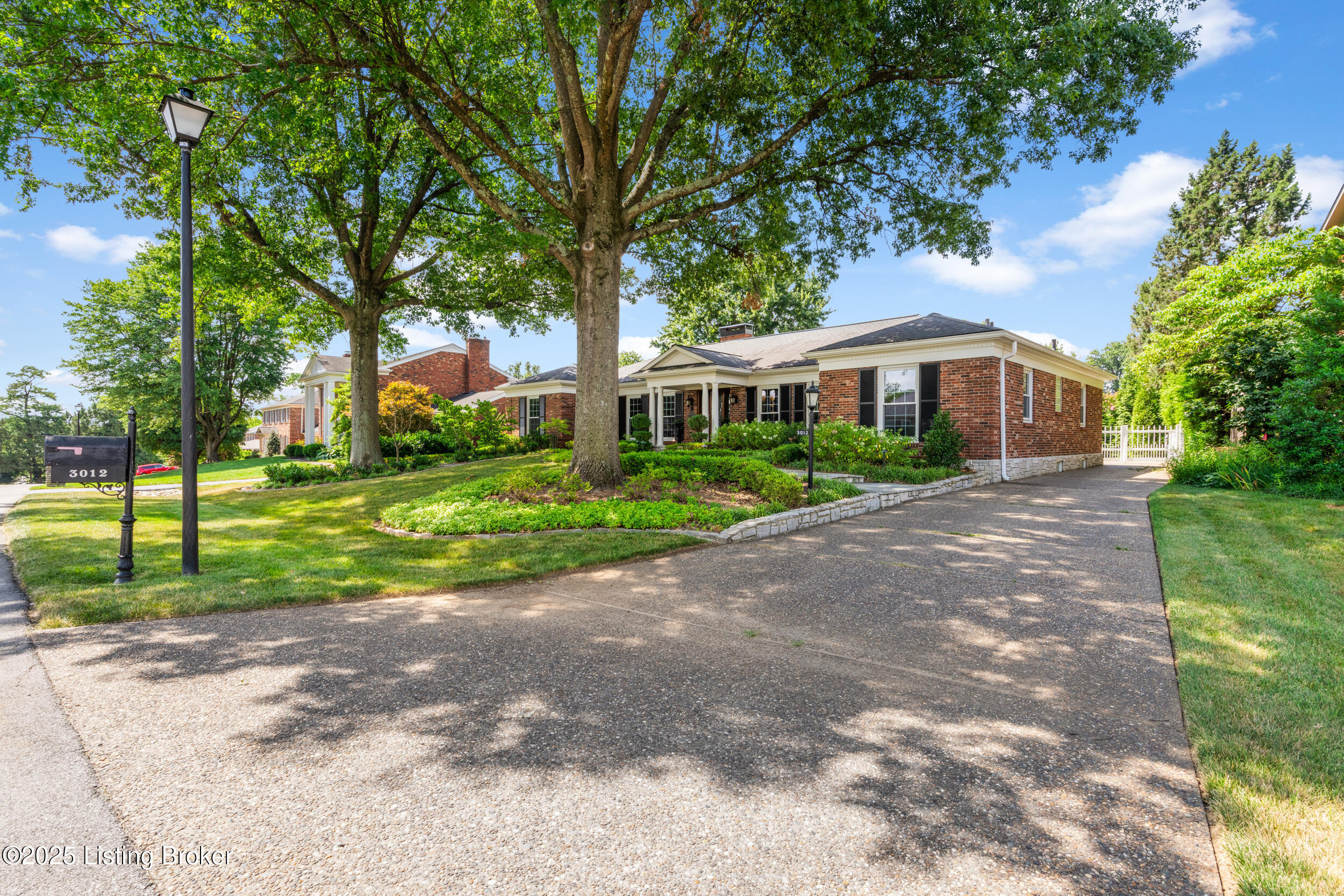 3012 Hayfield Dr