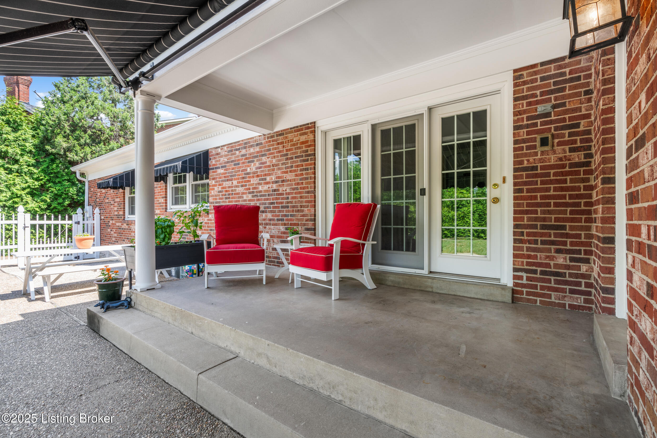 3012 Hayfield Dr