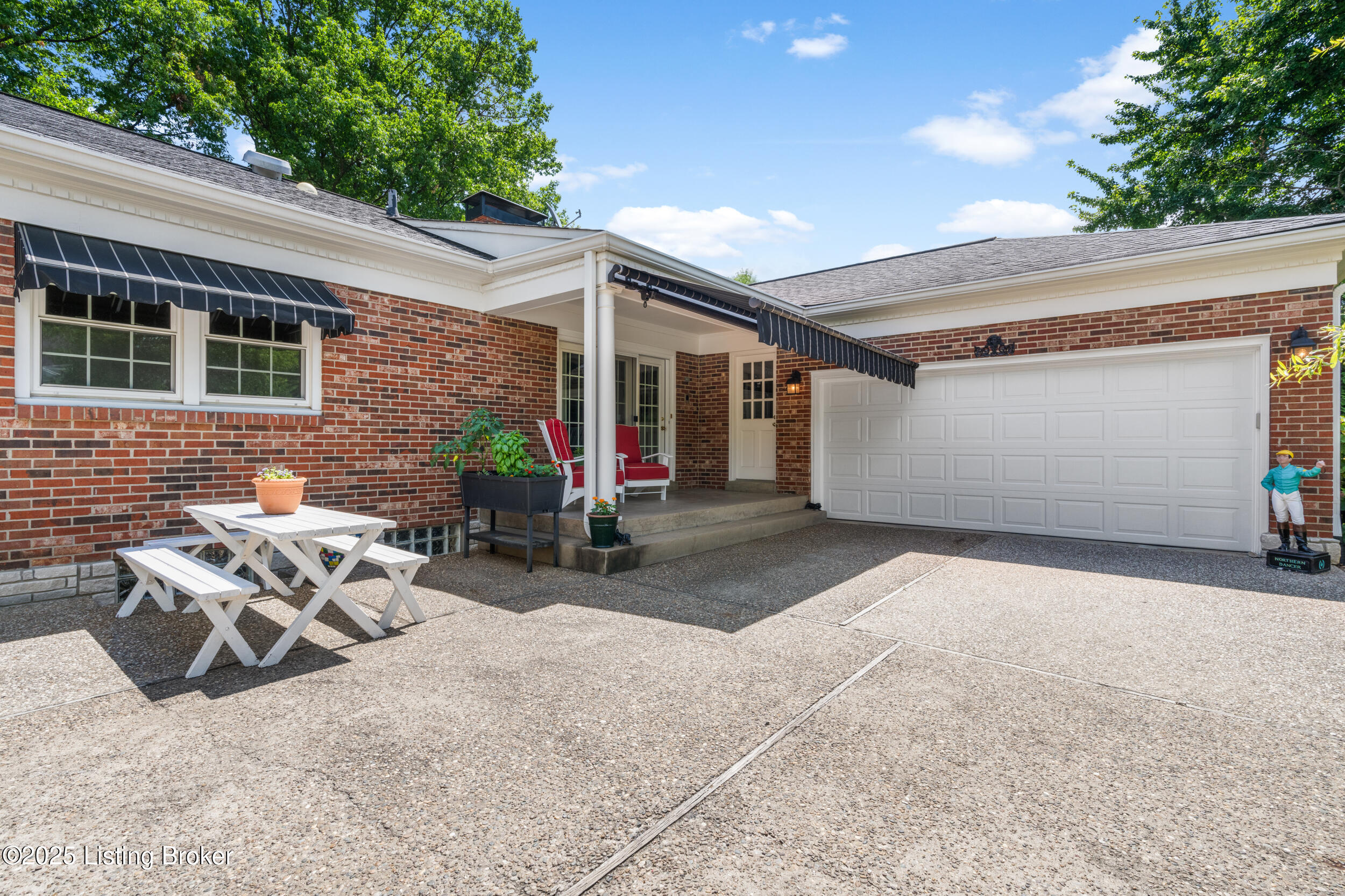 3012 Hayfield Dr