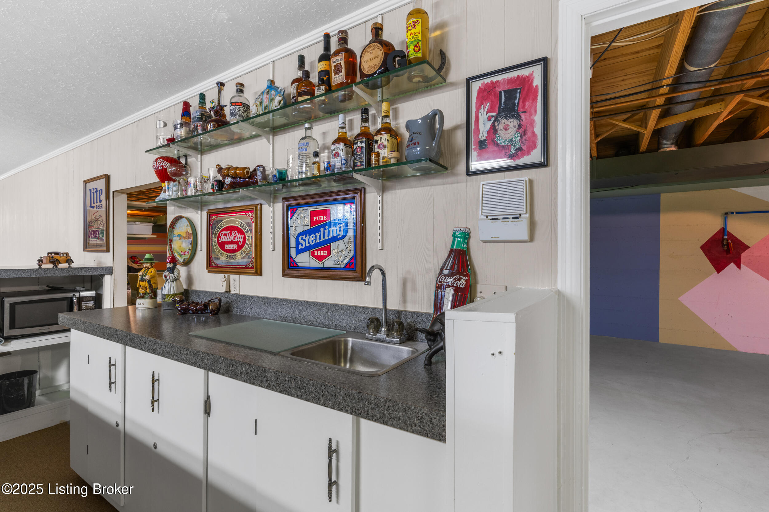 3012 Hayfield Dr