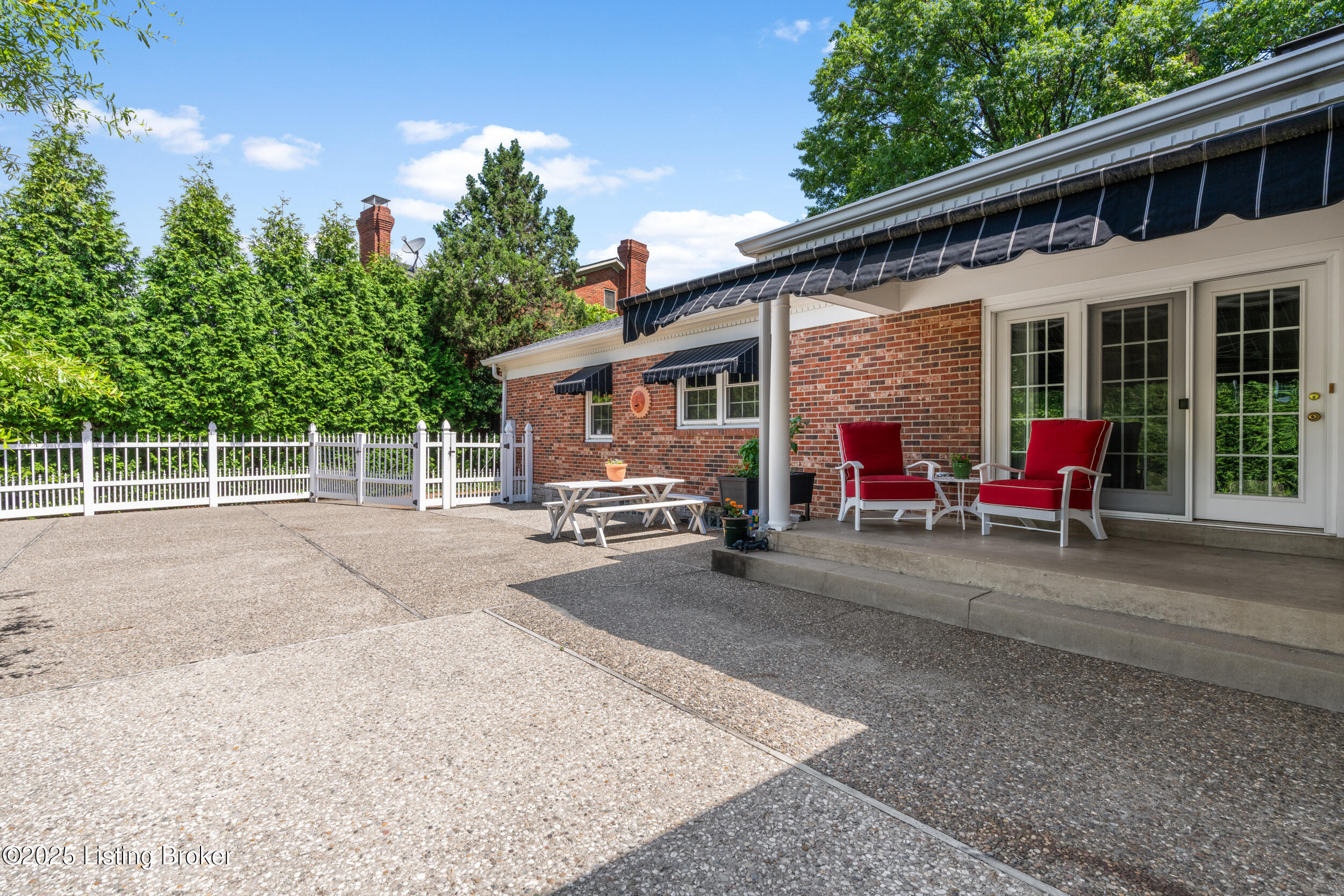3012 Hayfield Dr