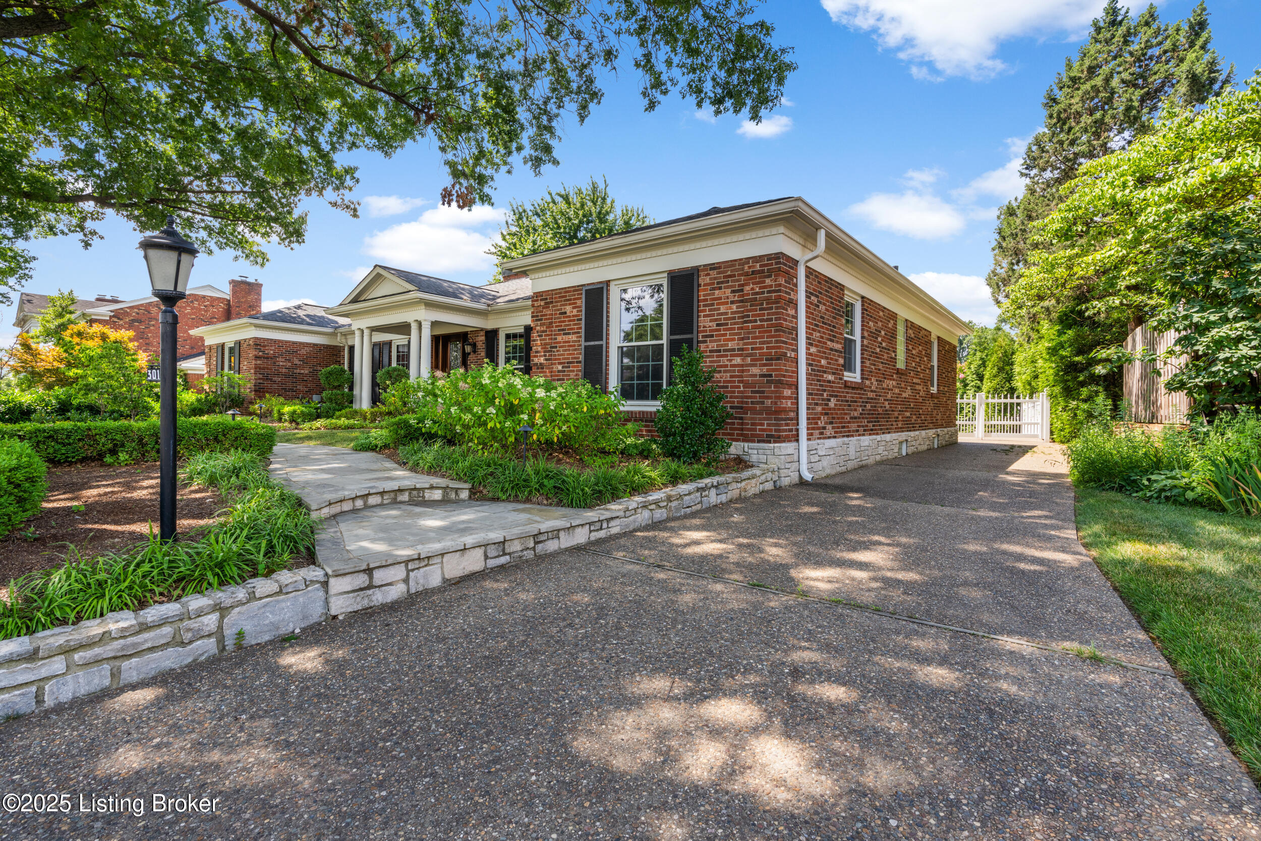 3012 Hayfield Dr