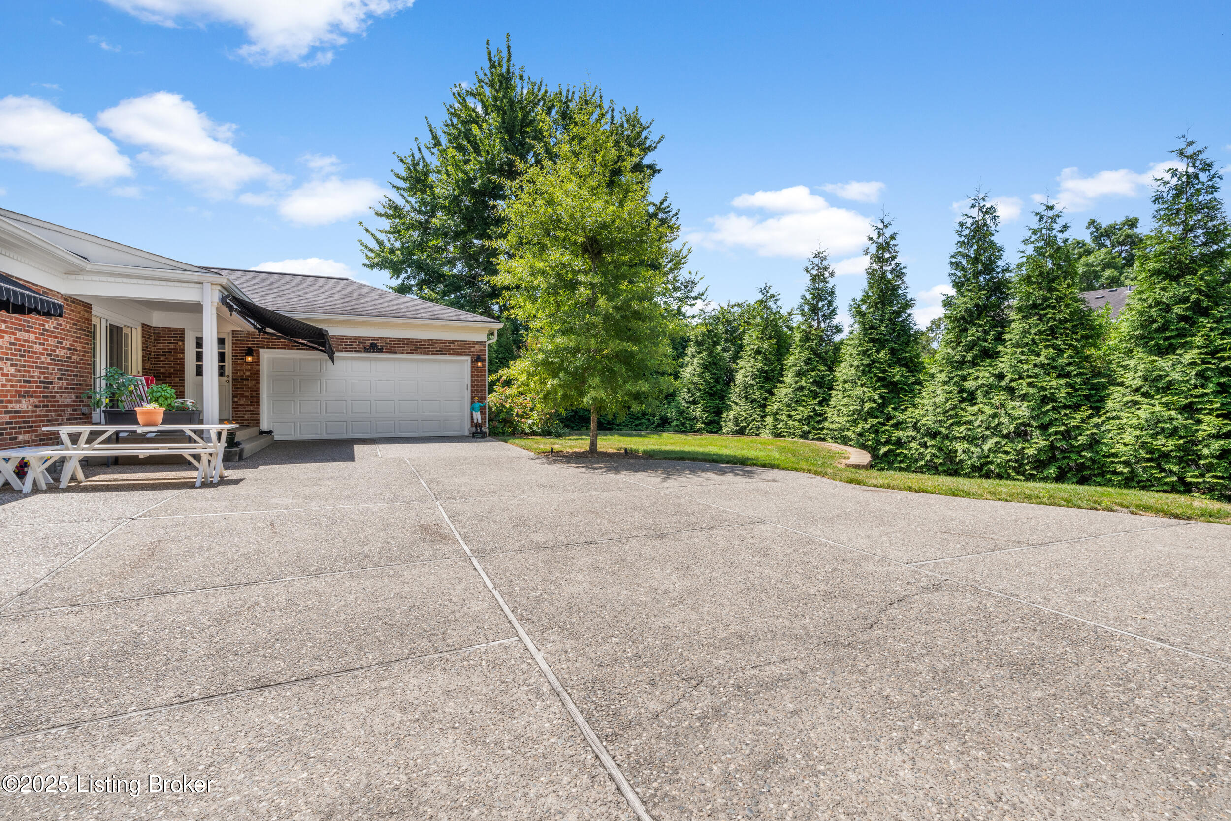 3012 Hayfield Dr