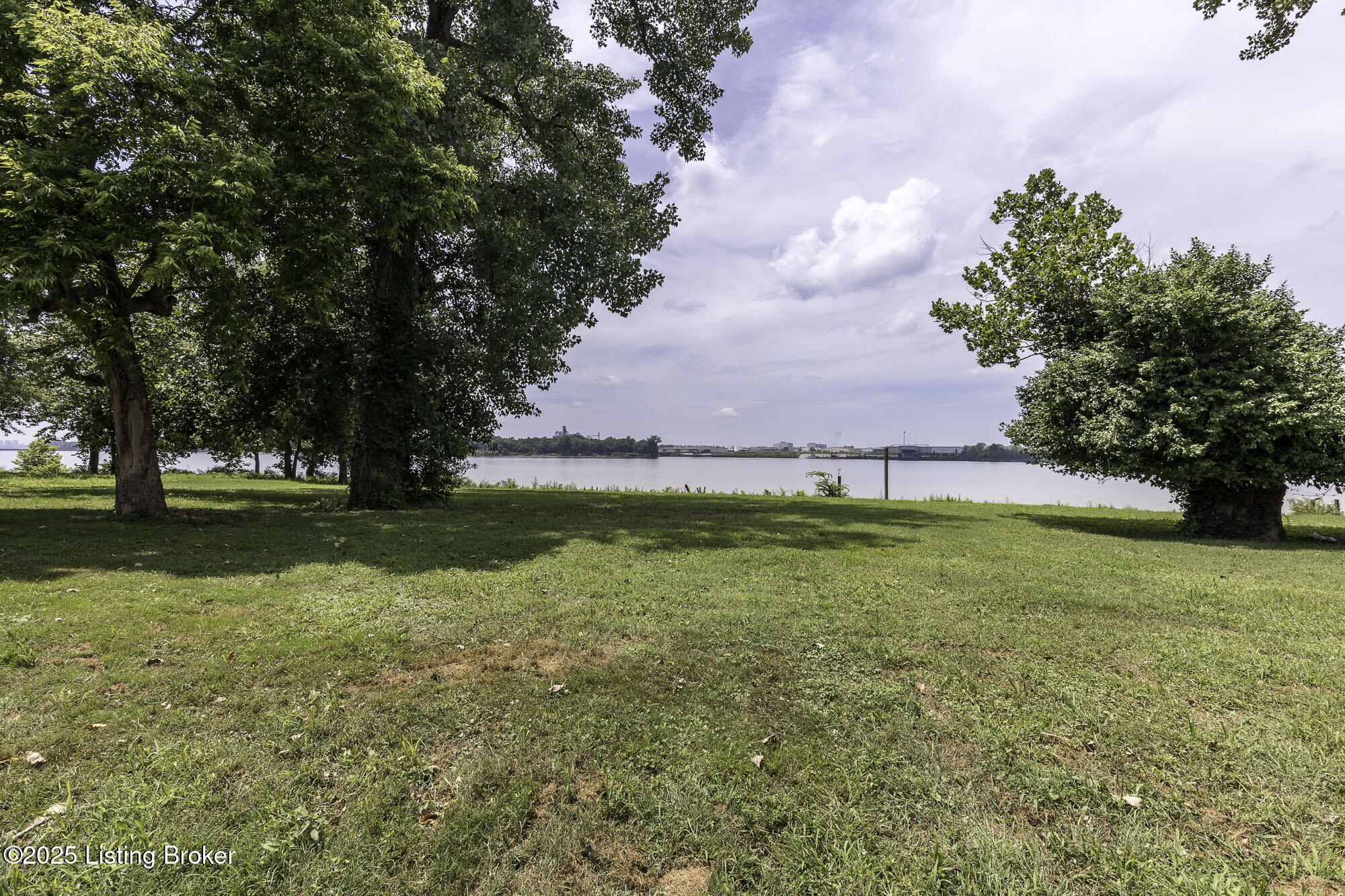 5209 River Rd