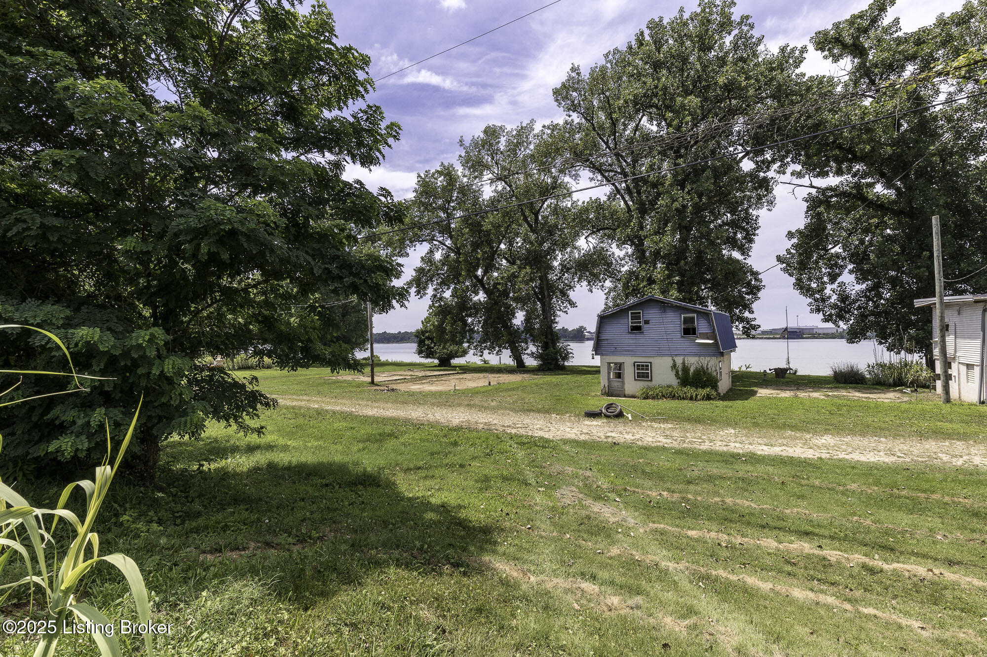 5209 River Rd