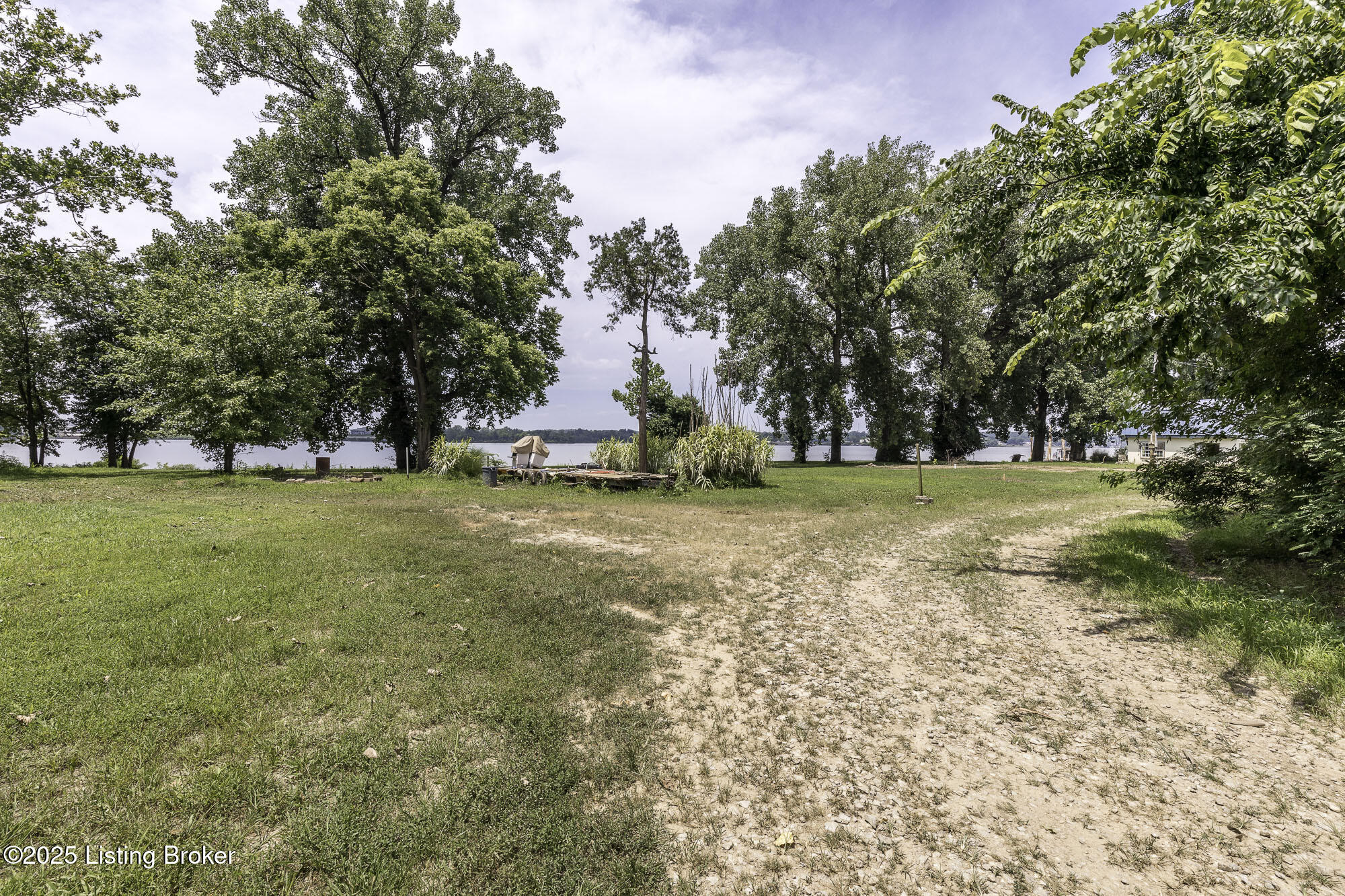 5209 River Rd