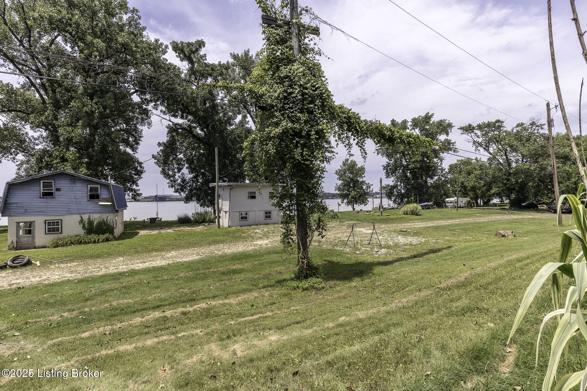 5209 River Rd