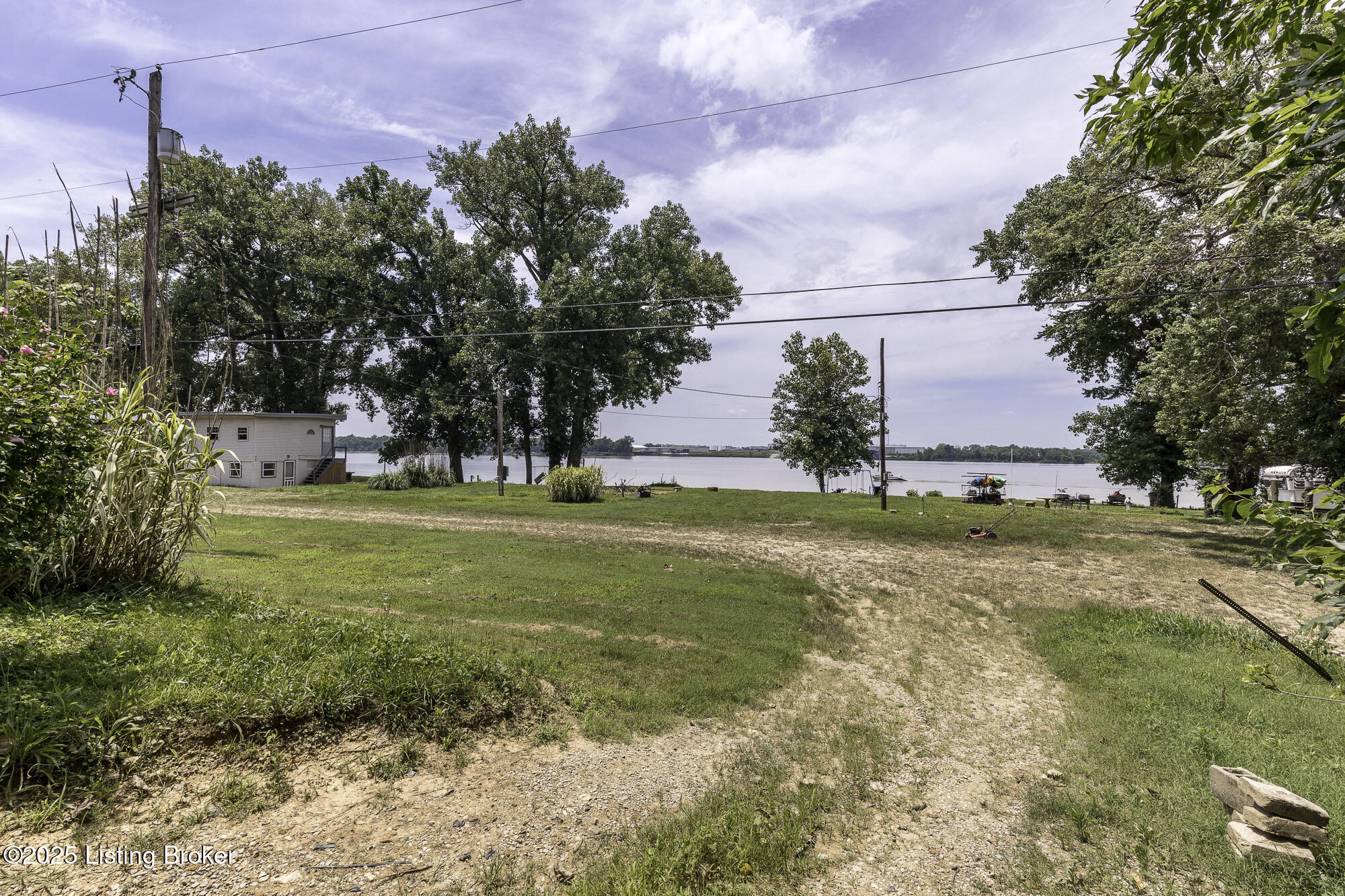 5209 River Rd