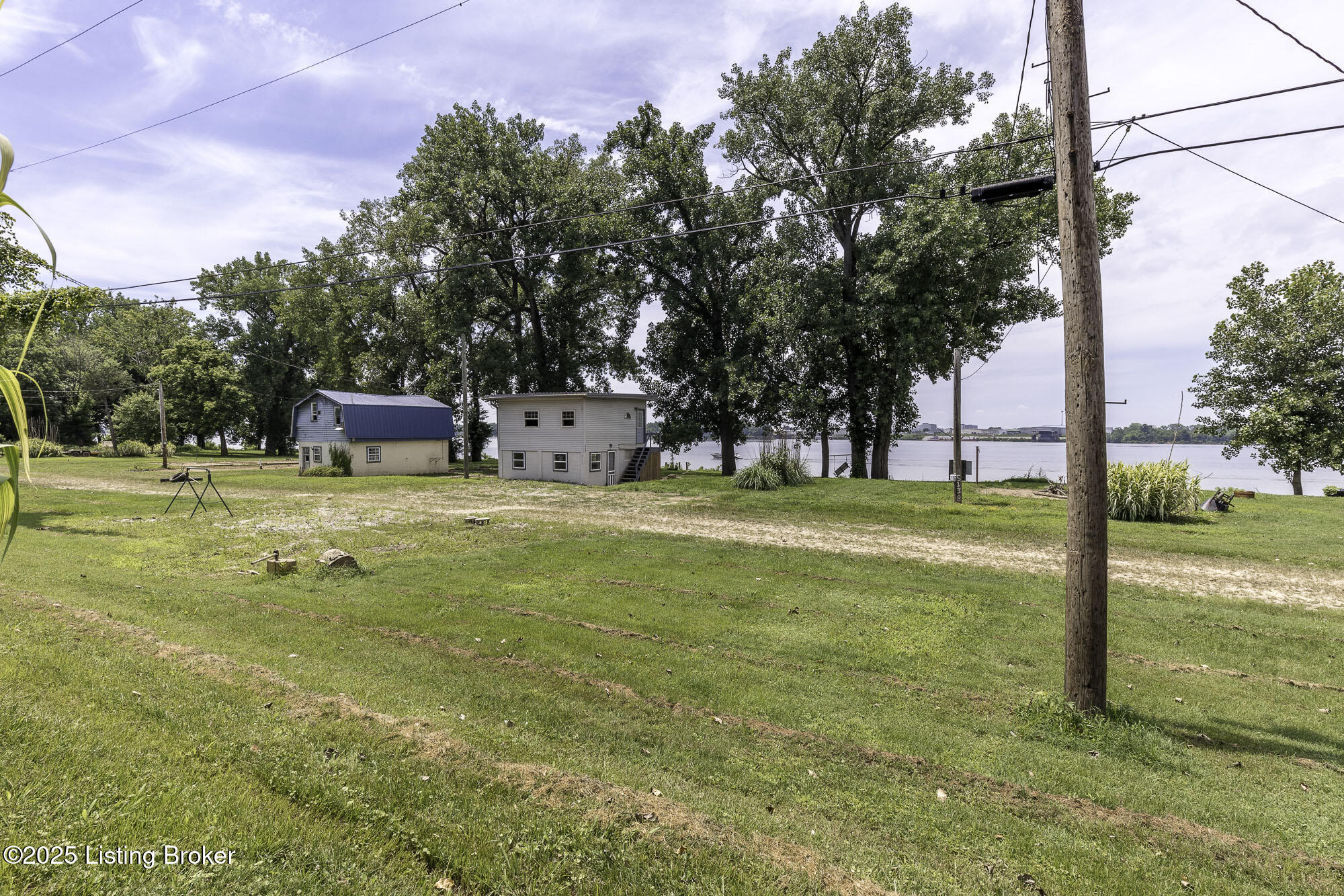 5209 River Rd