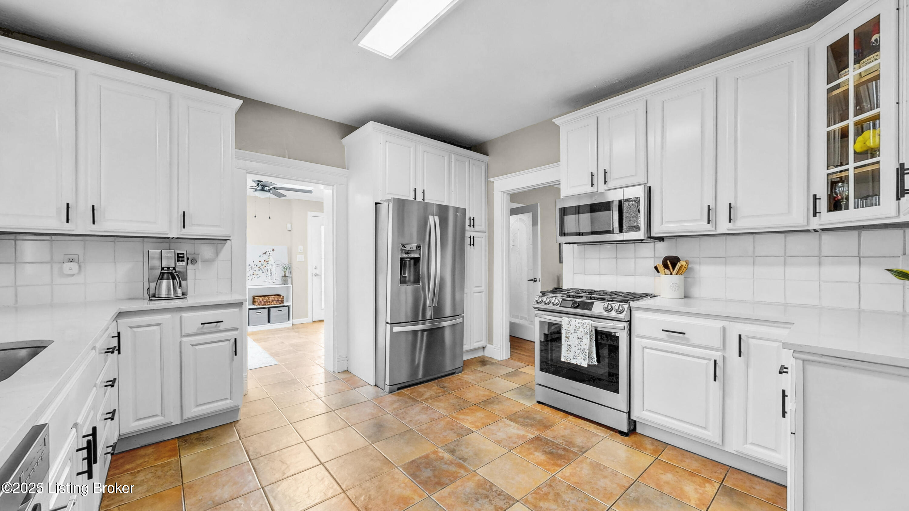 1910 Alfresco Pl