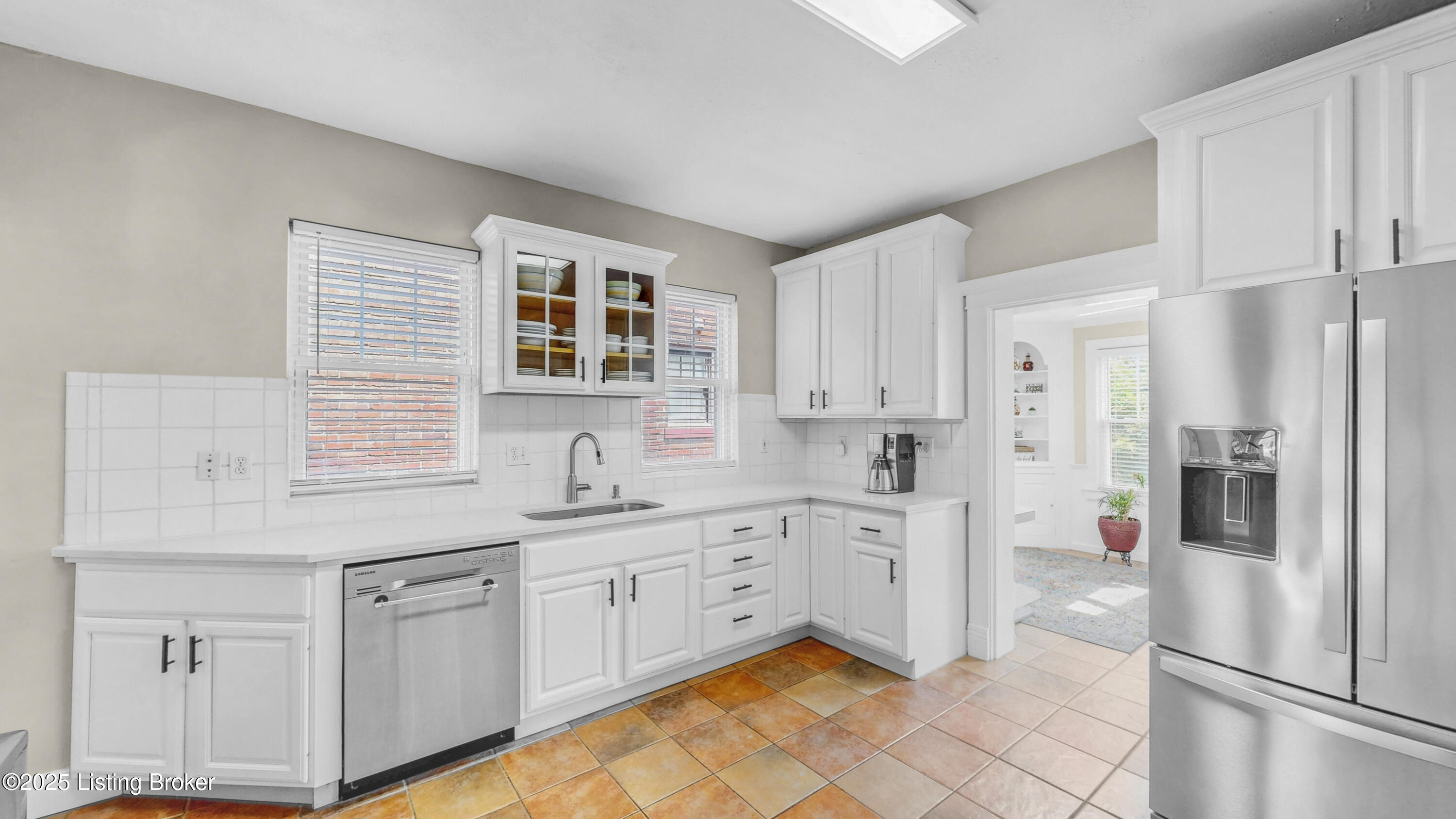1910 Alfresco Pl