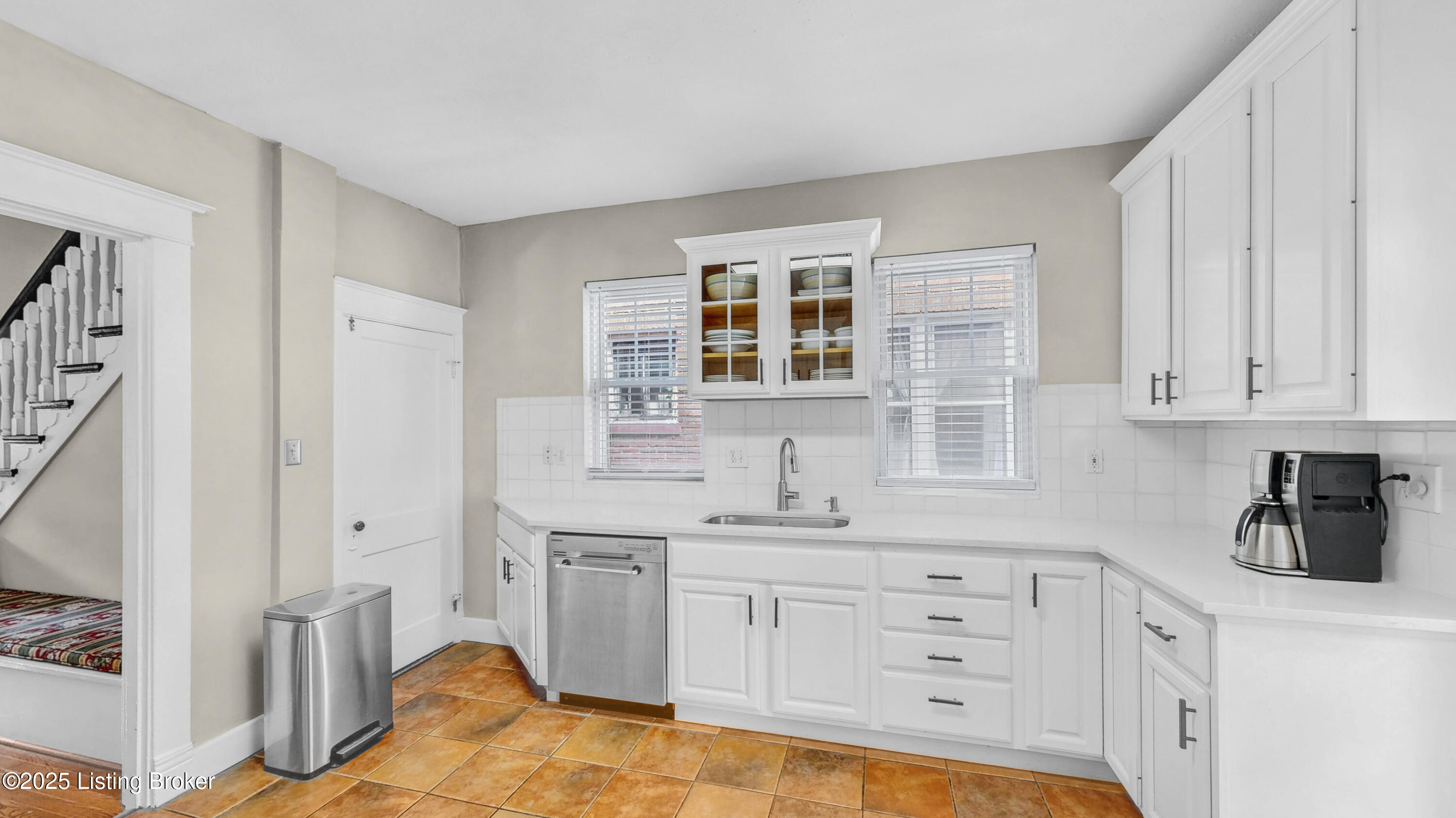 1910 Alfresco Pl