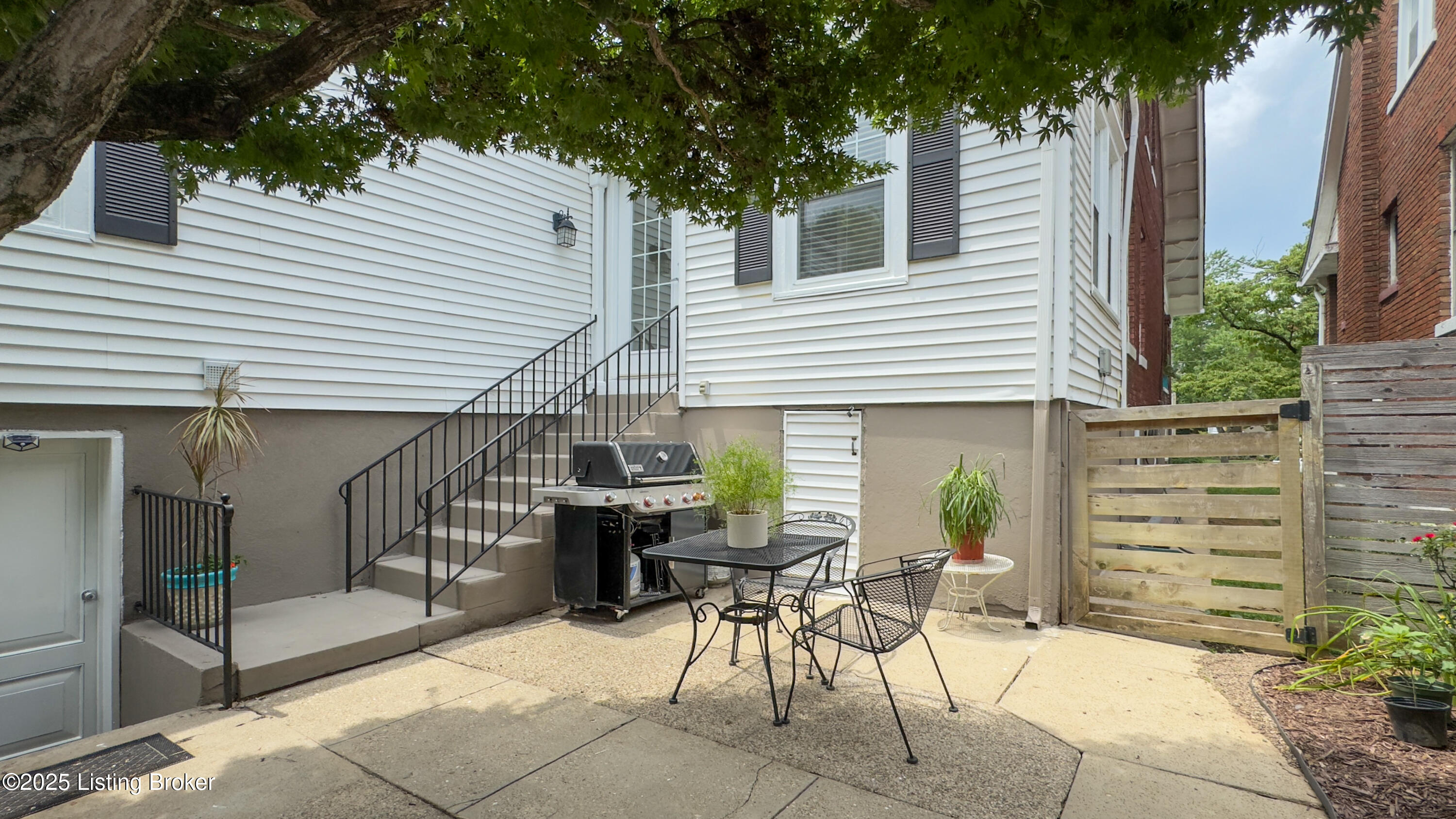 1910 Alfresco Pl