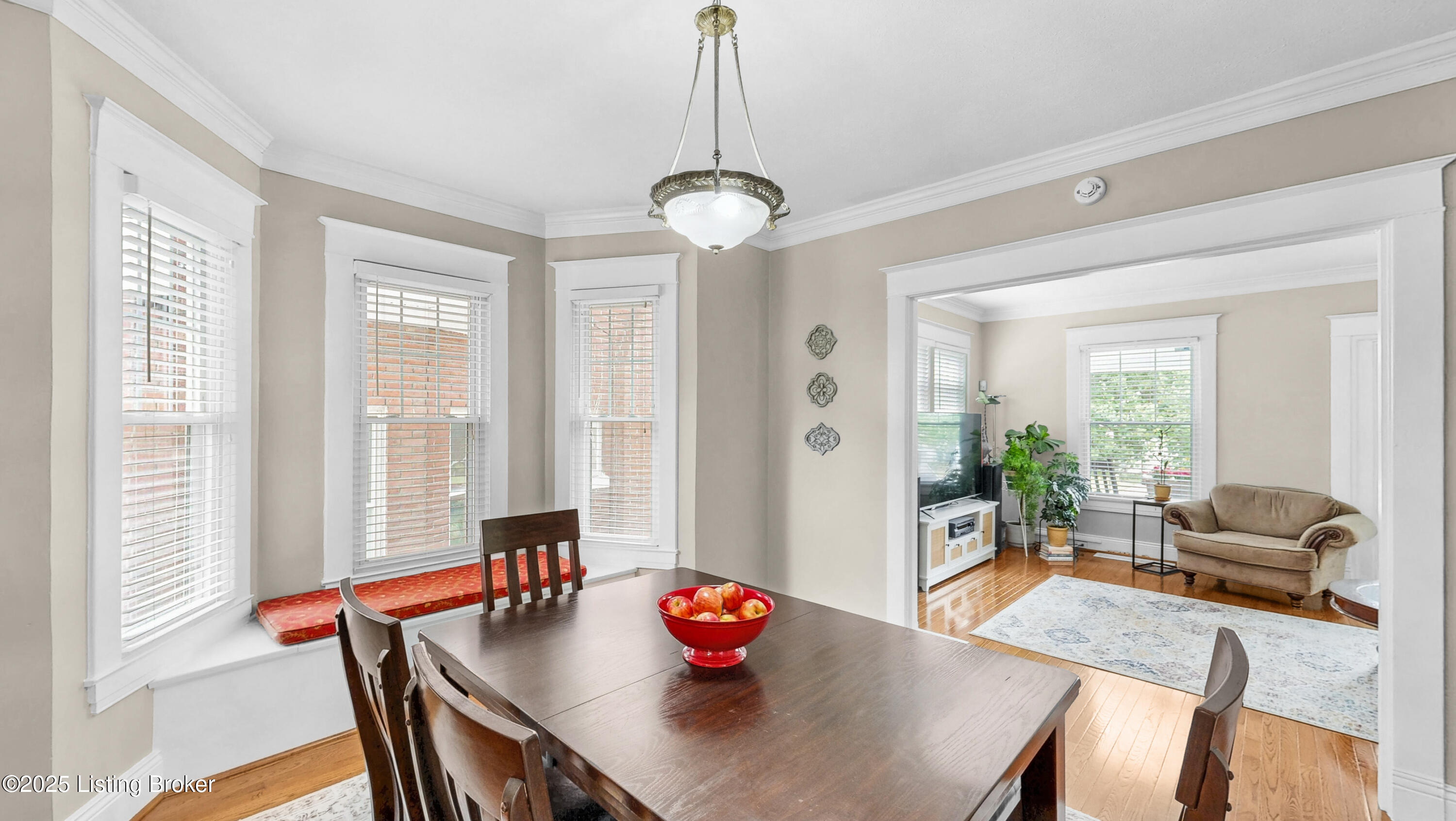 1910 Alfresco Pl