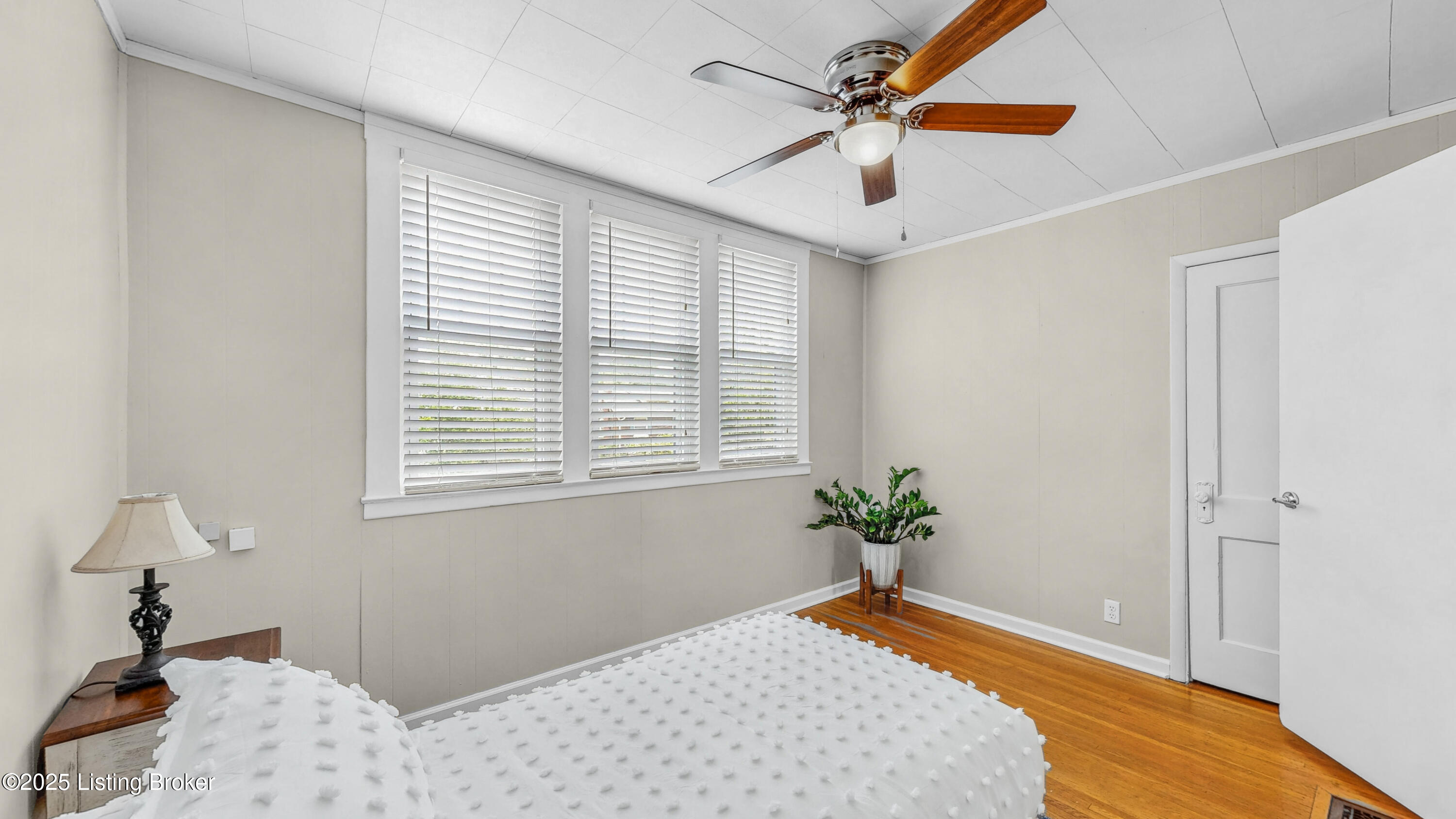 1910 Alfresco Pl