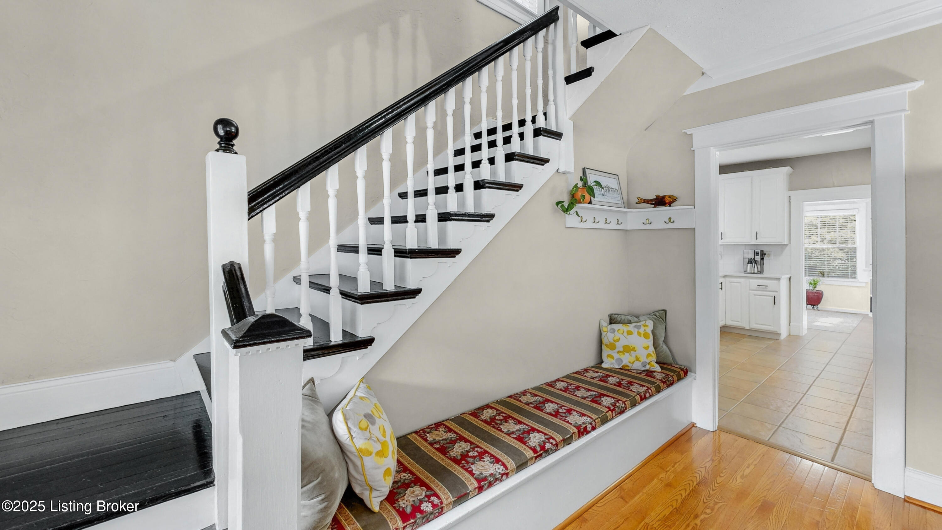1910 Alfresco Pl