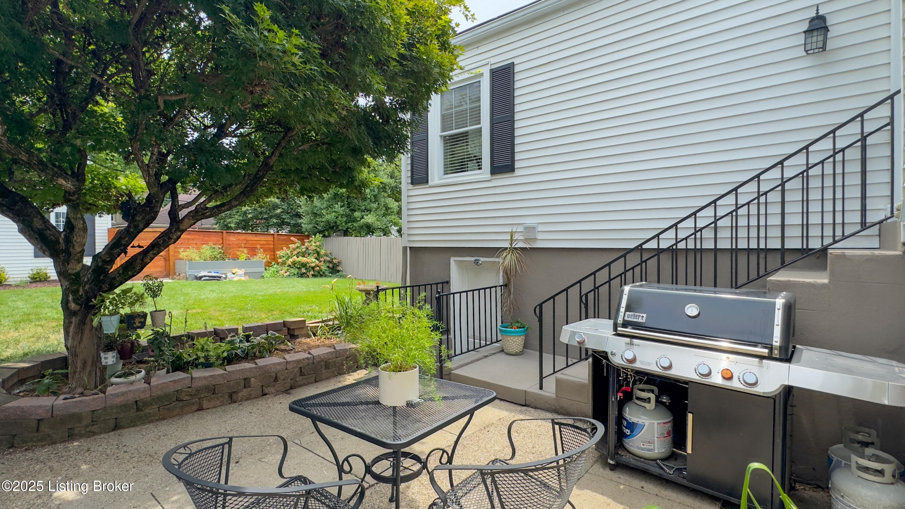 1910 Alfresco Pl