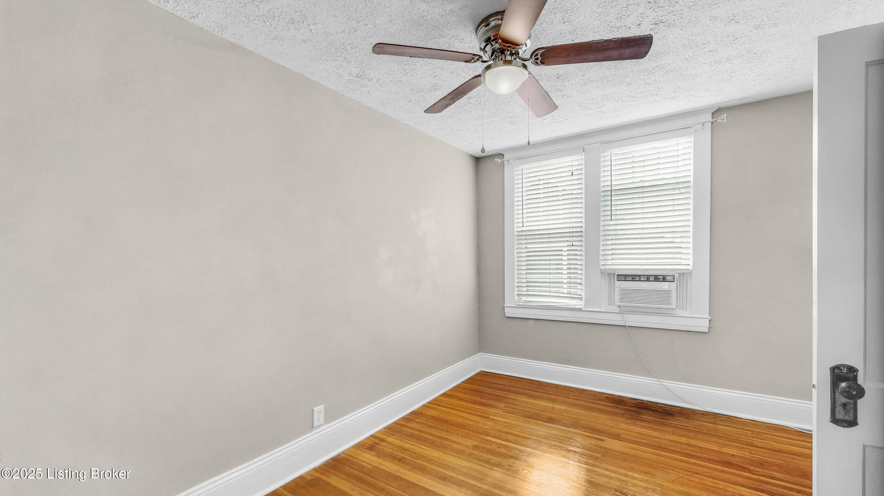 1910 Alfresco Pl