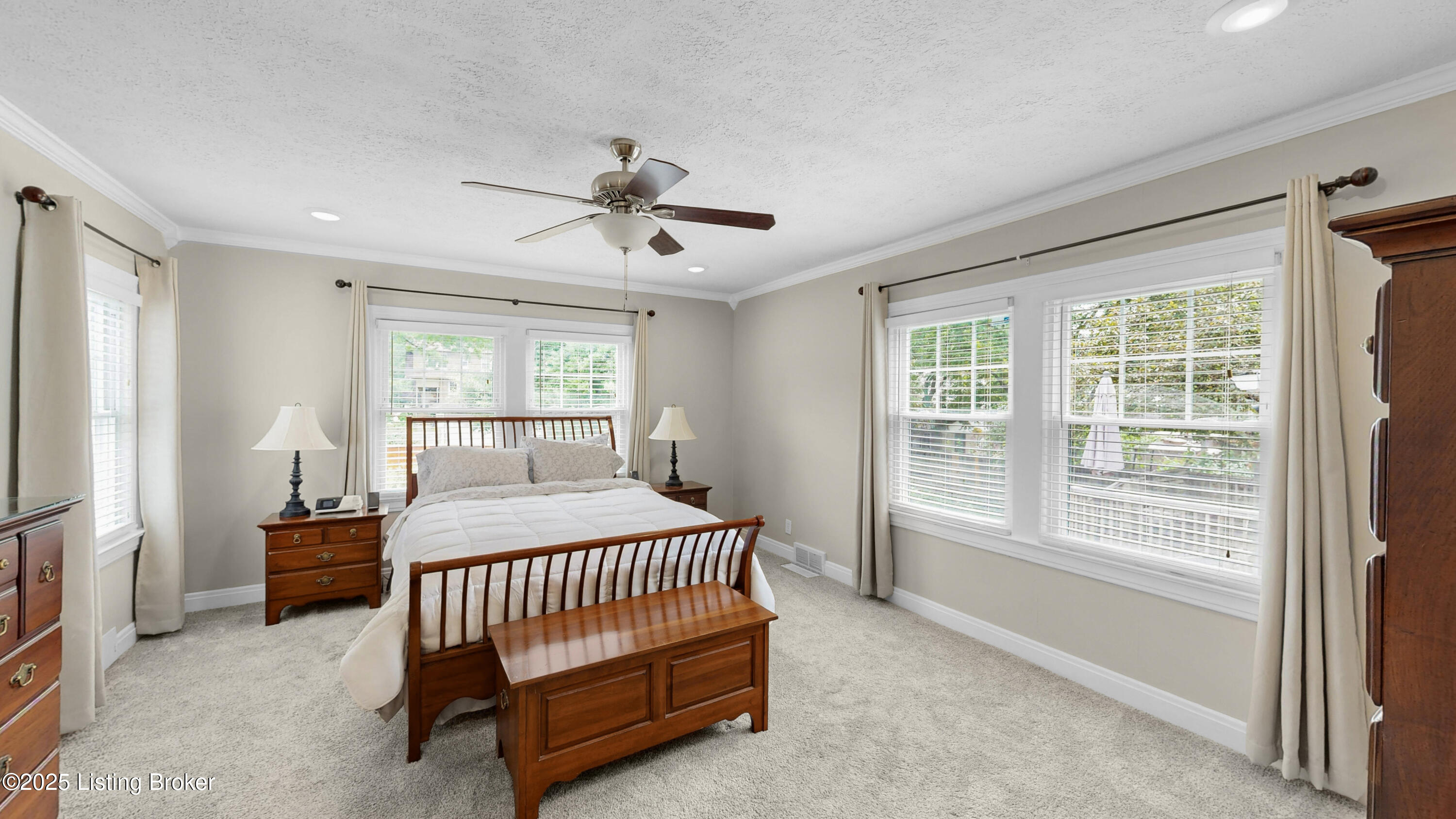 1910 Alfresco Pl
