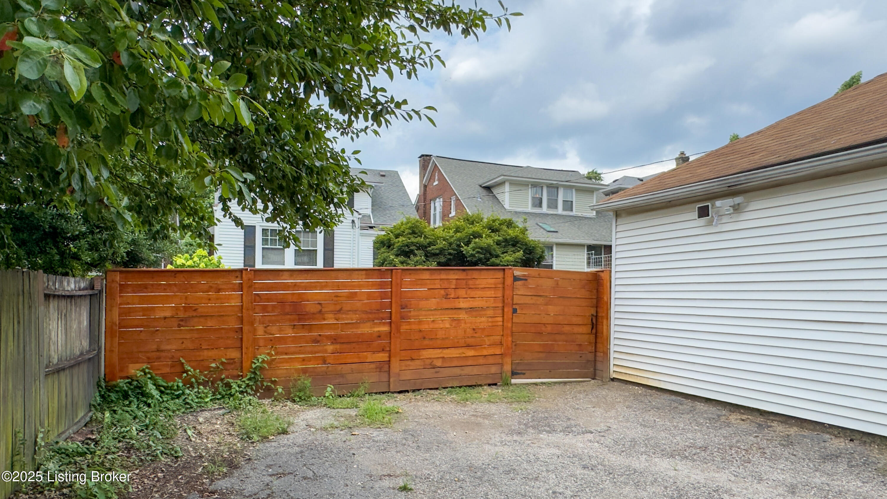 1910 Alfresco Pl