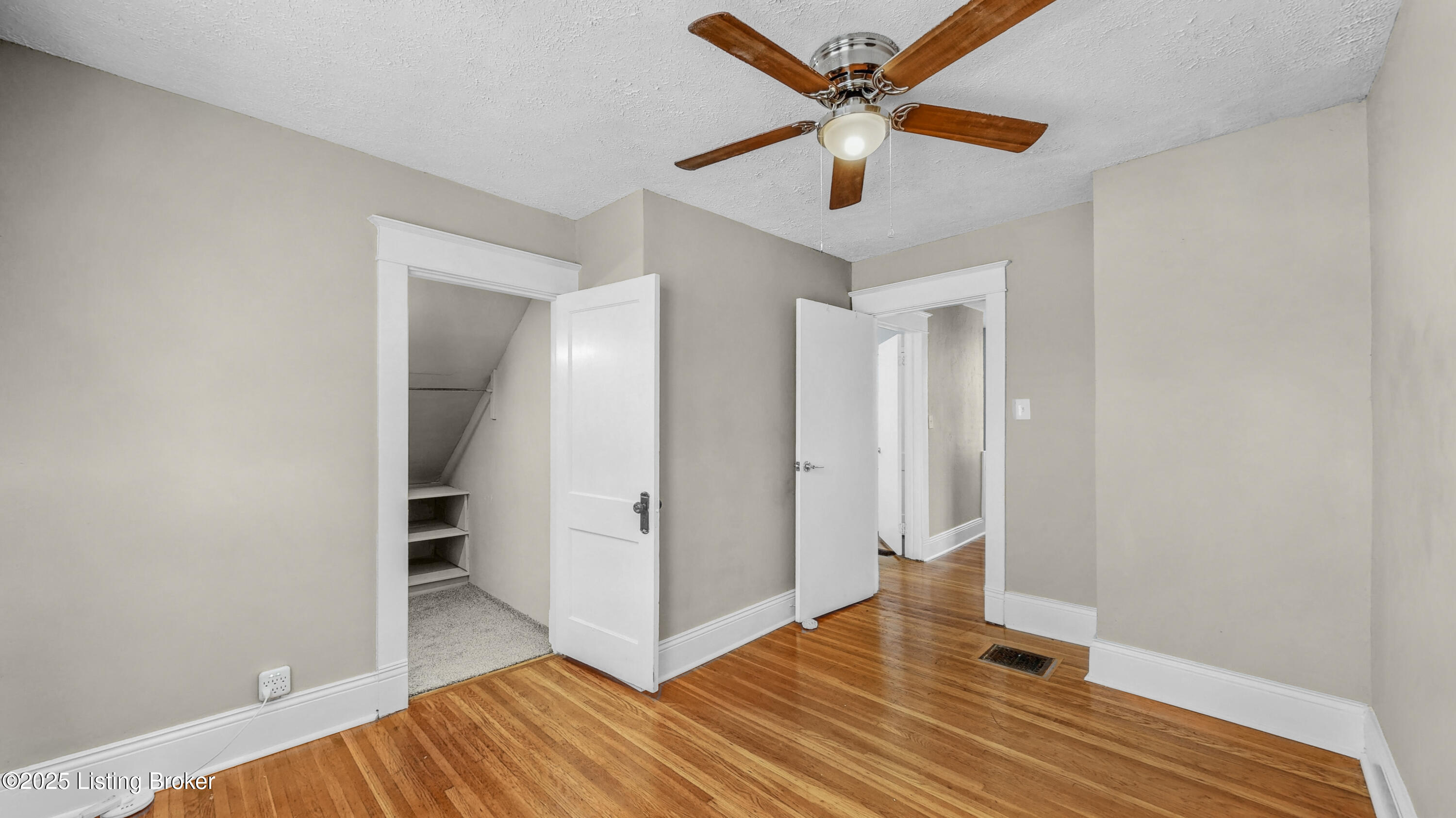 1910 Alfresco Pl