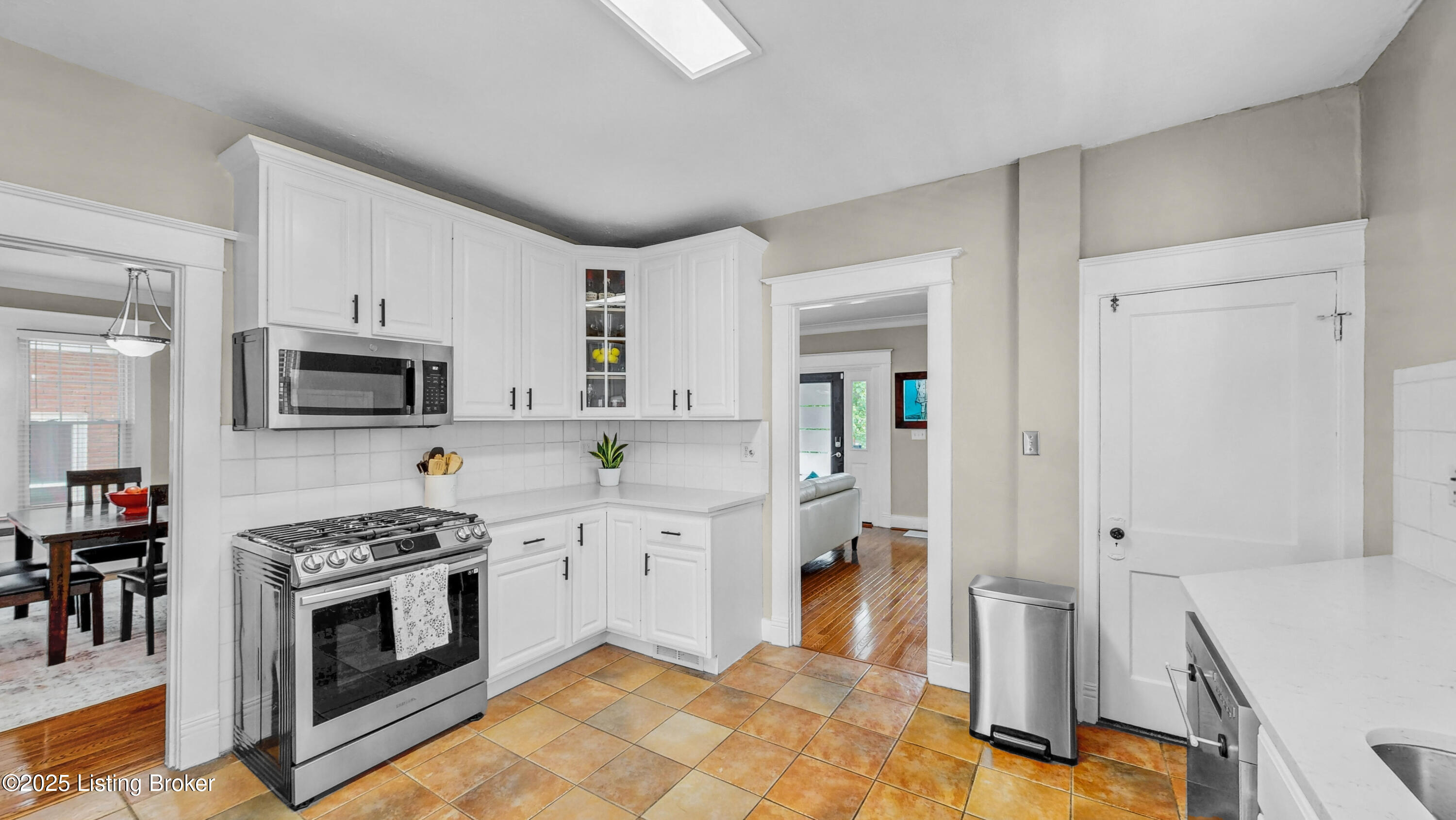 1910 Alfresco Pl