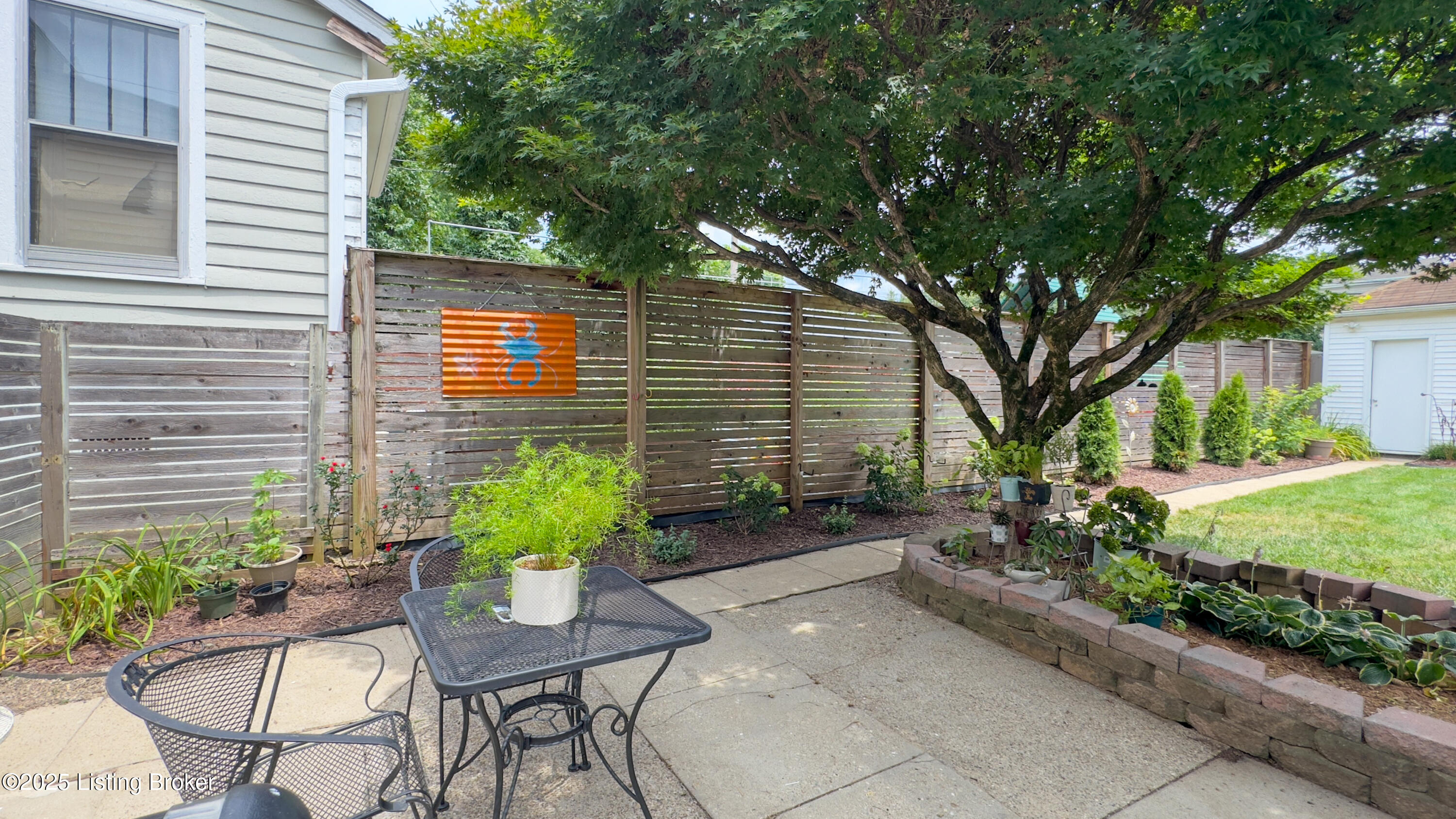 1910 Alfresco Pl