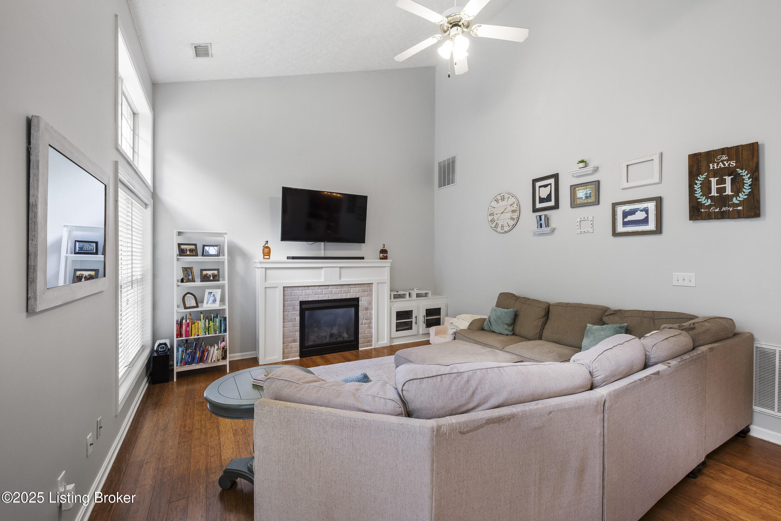 5840 Waveland Cir